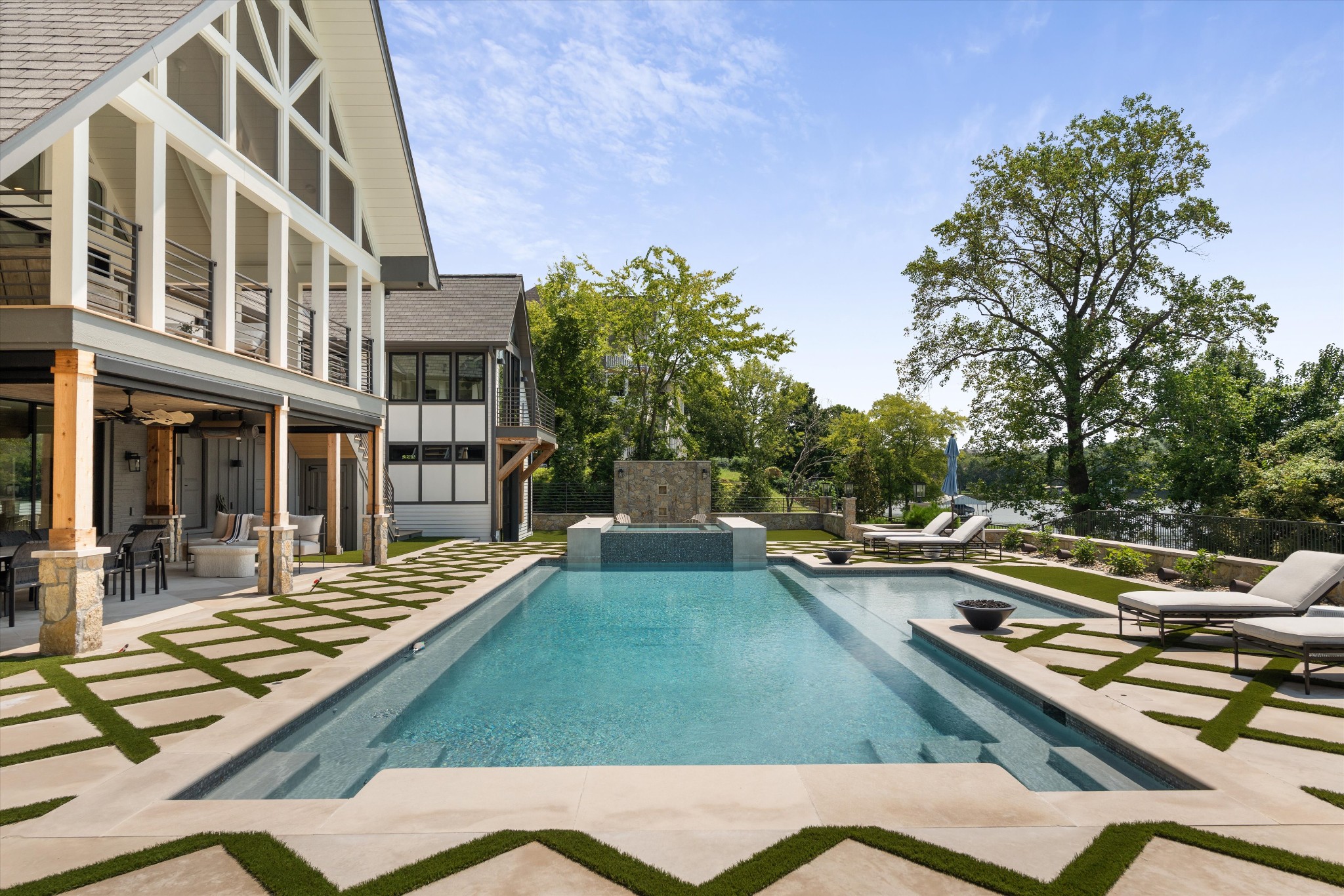 311 Harbor Dr
