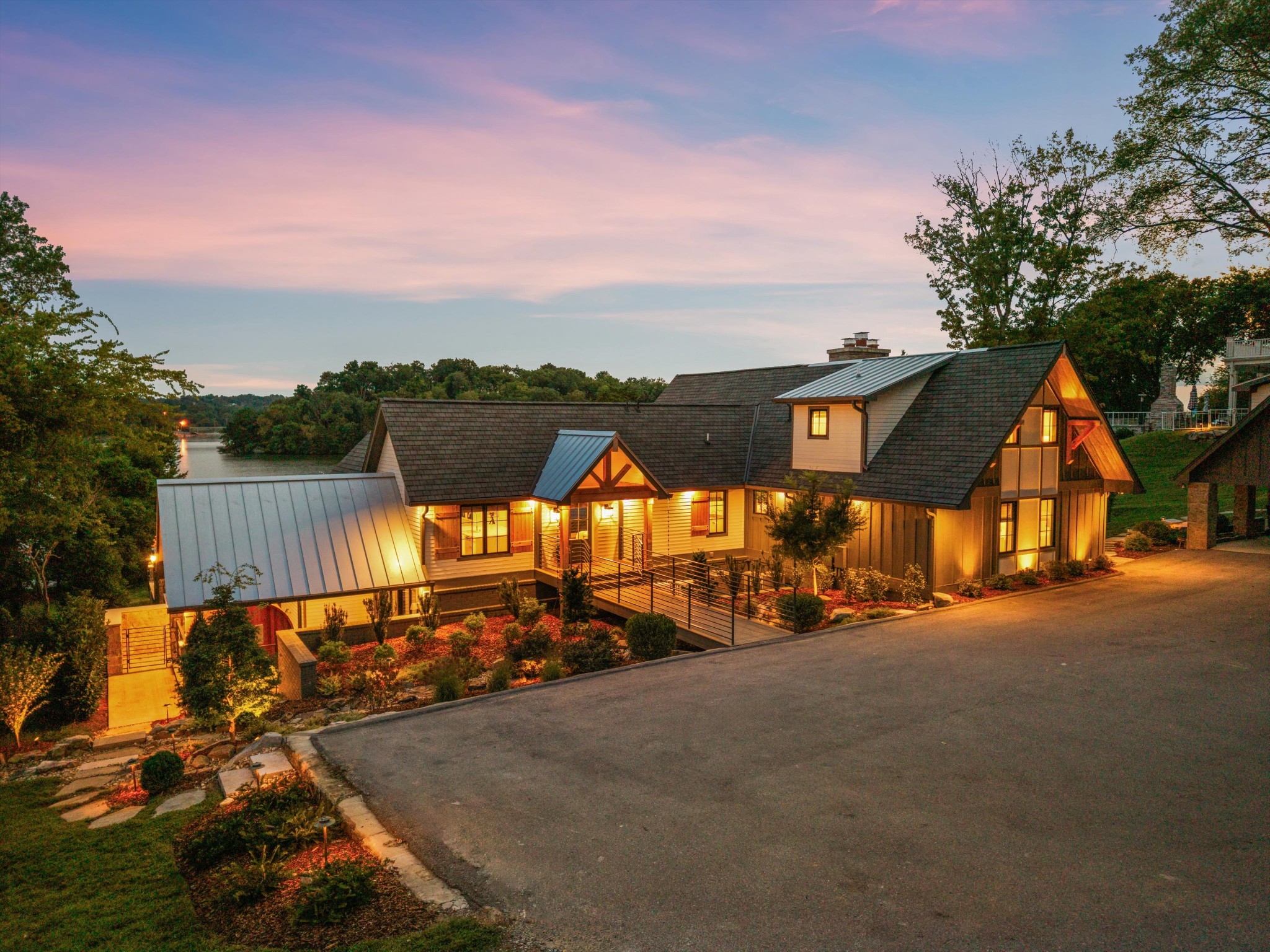 311 Harbor Dr