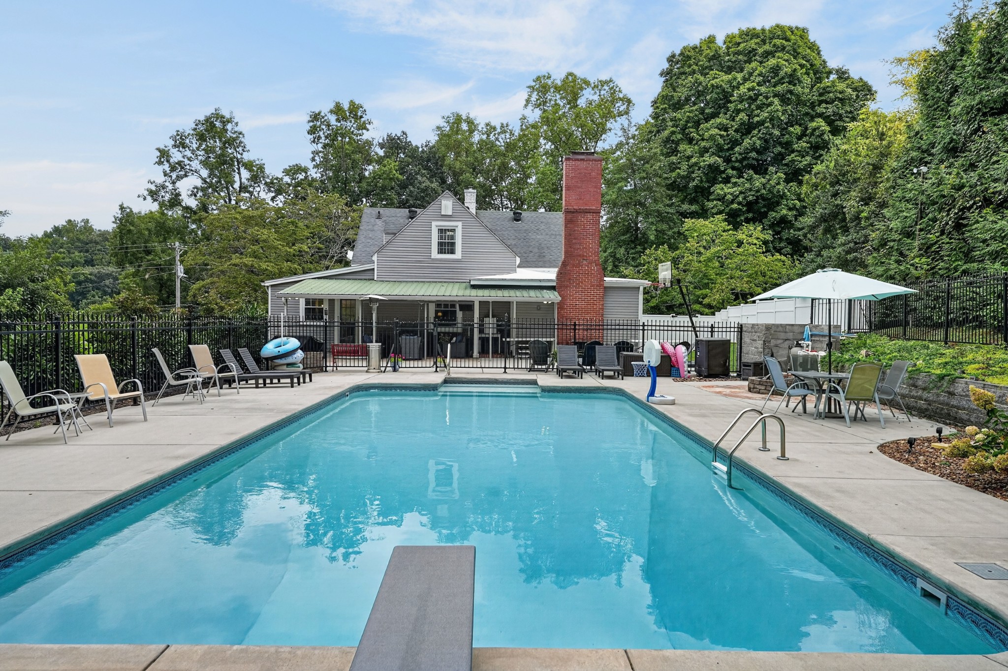 111 Westwood Dr
