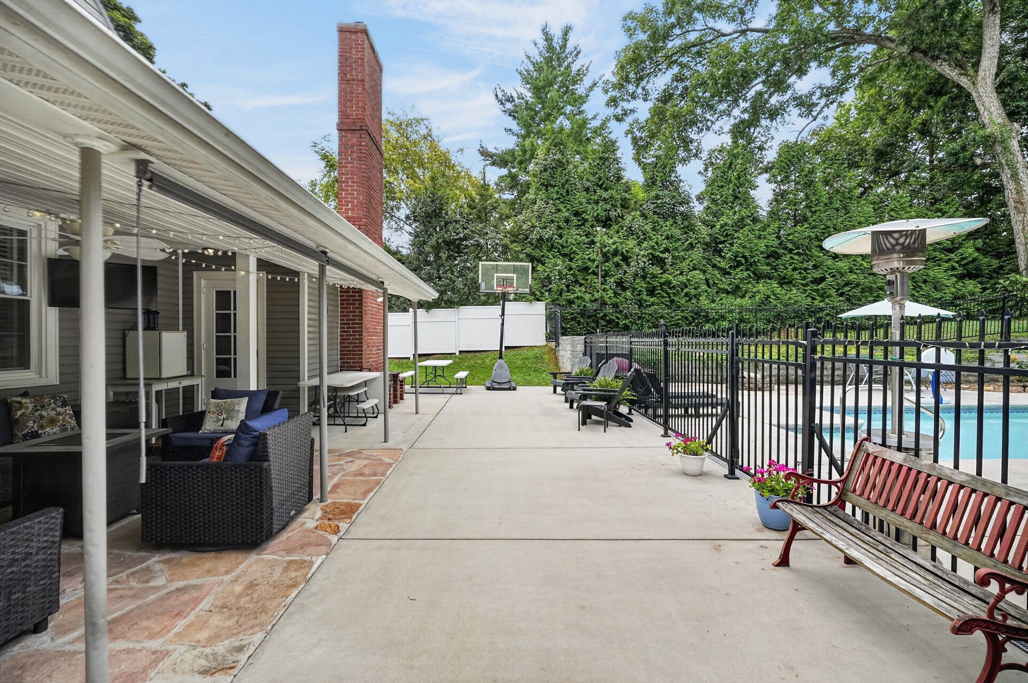 111 Westwood Dr