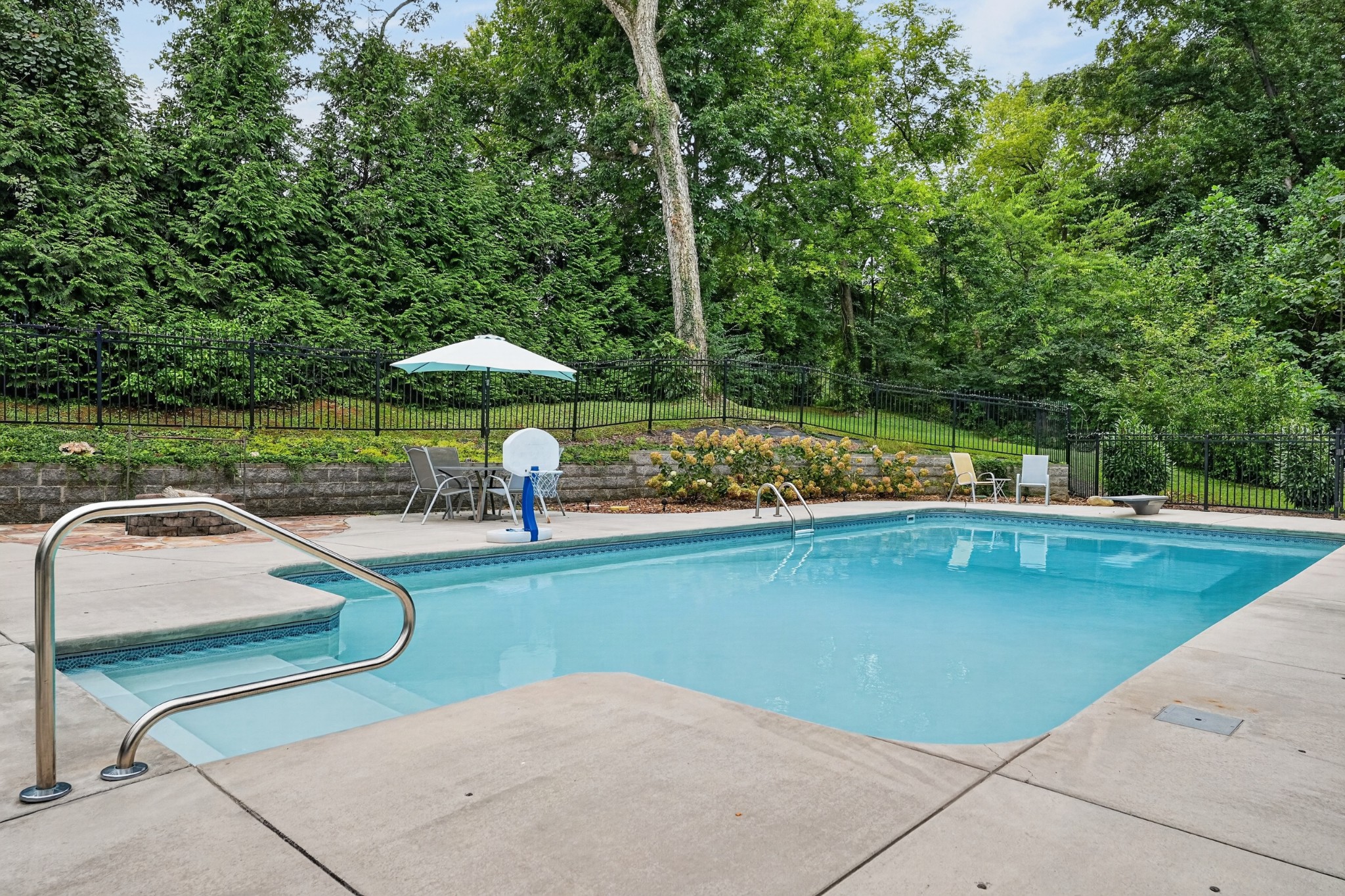 111 Westwood Dr