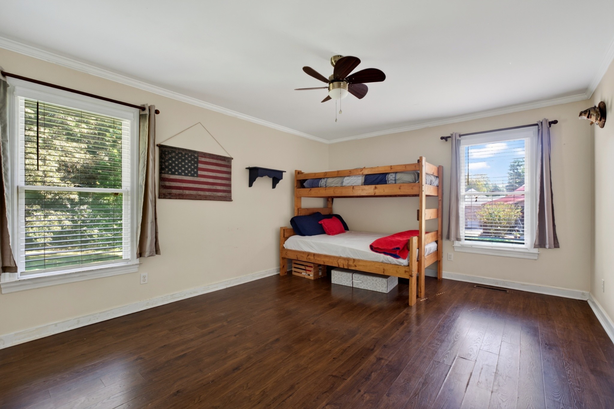 145 E Laurel Ave