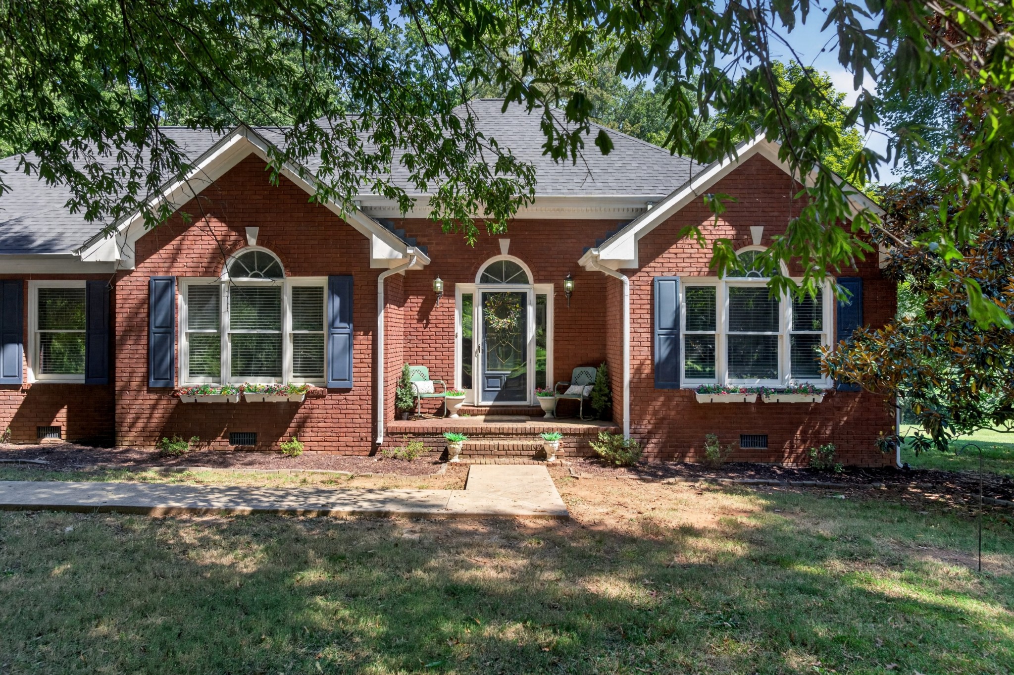 145 E Laurel Ave