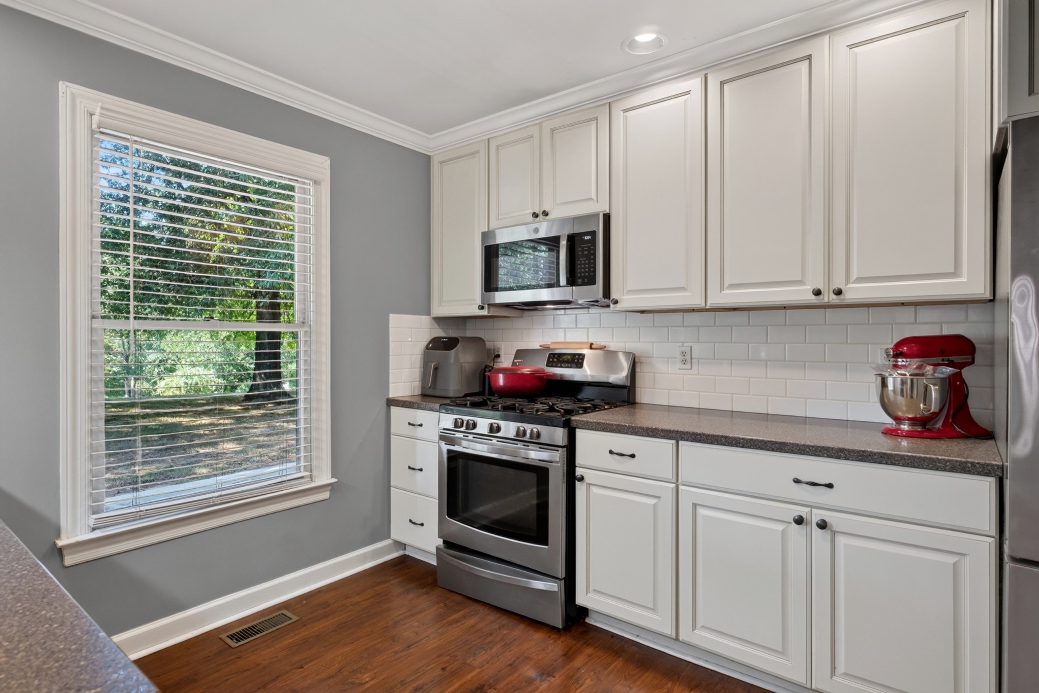 145 E Laurel Ave