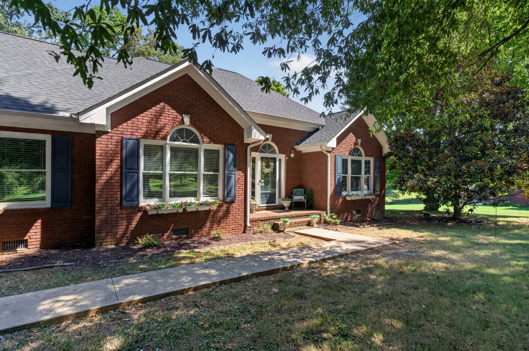 145 E Laurel Ave
