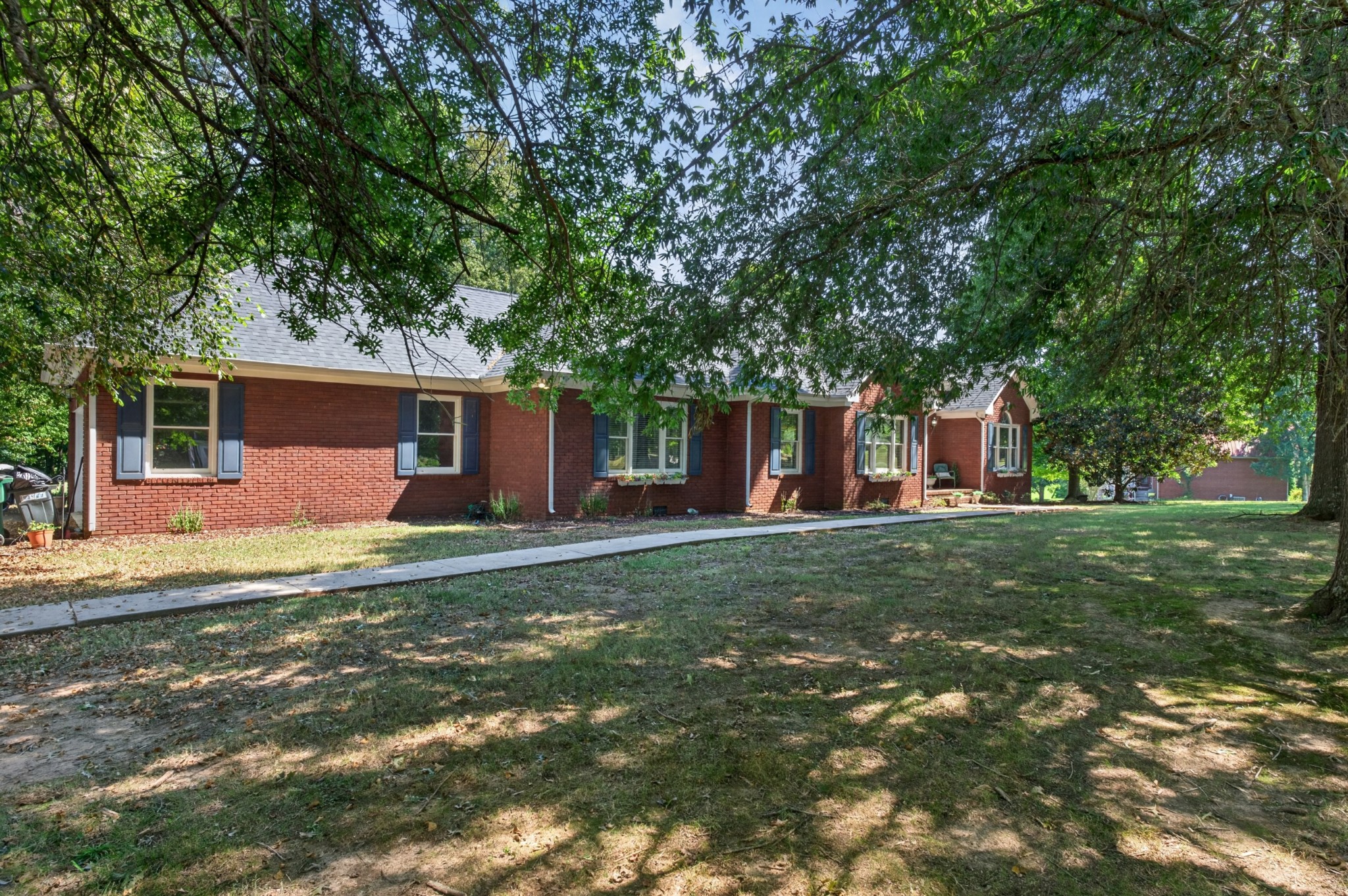 145 E Laurel Ave