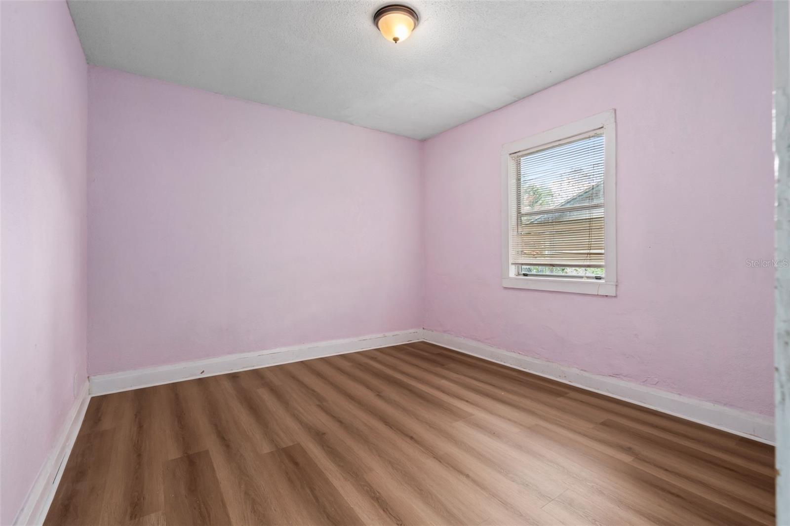 1516 E ELM RD