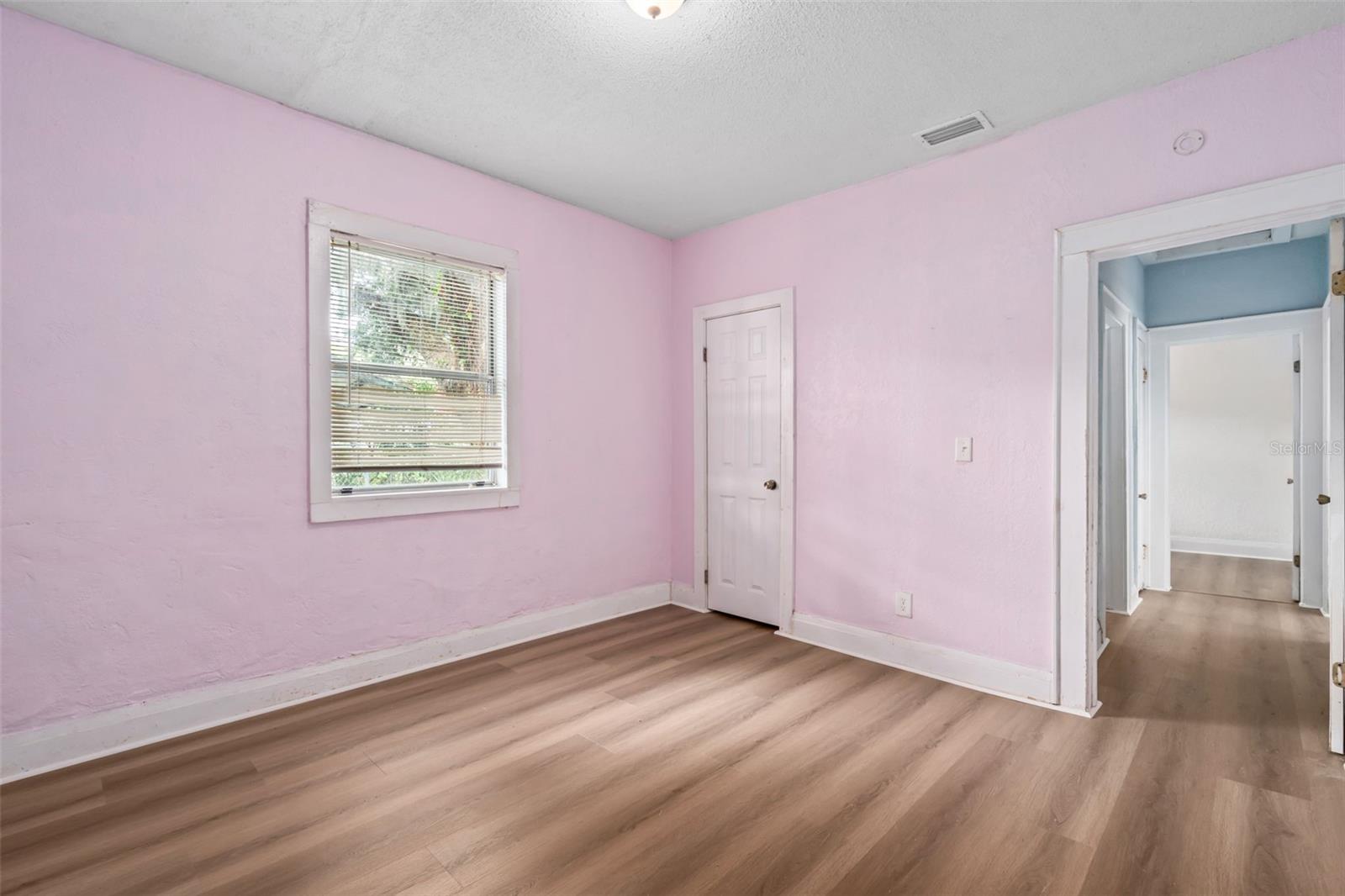 1516 E ELM RD