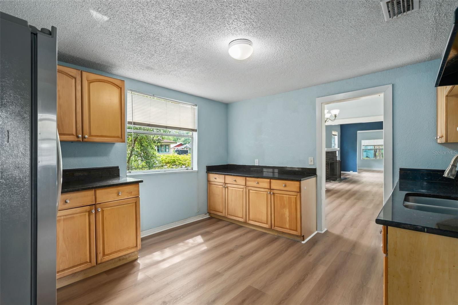 1516 E ELM RD