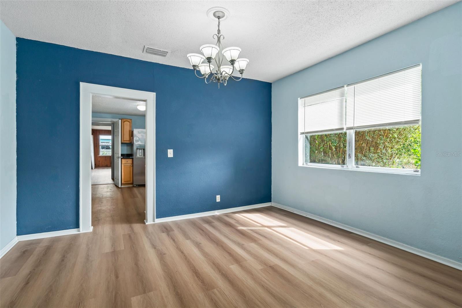 1516 E ELM RD