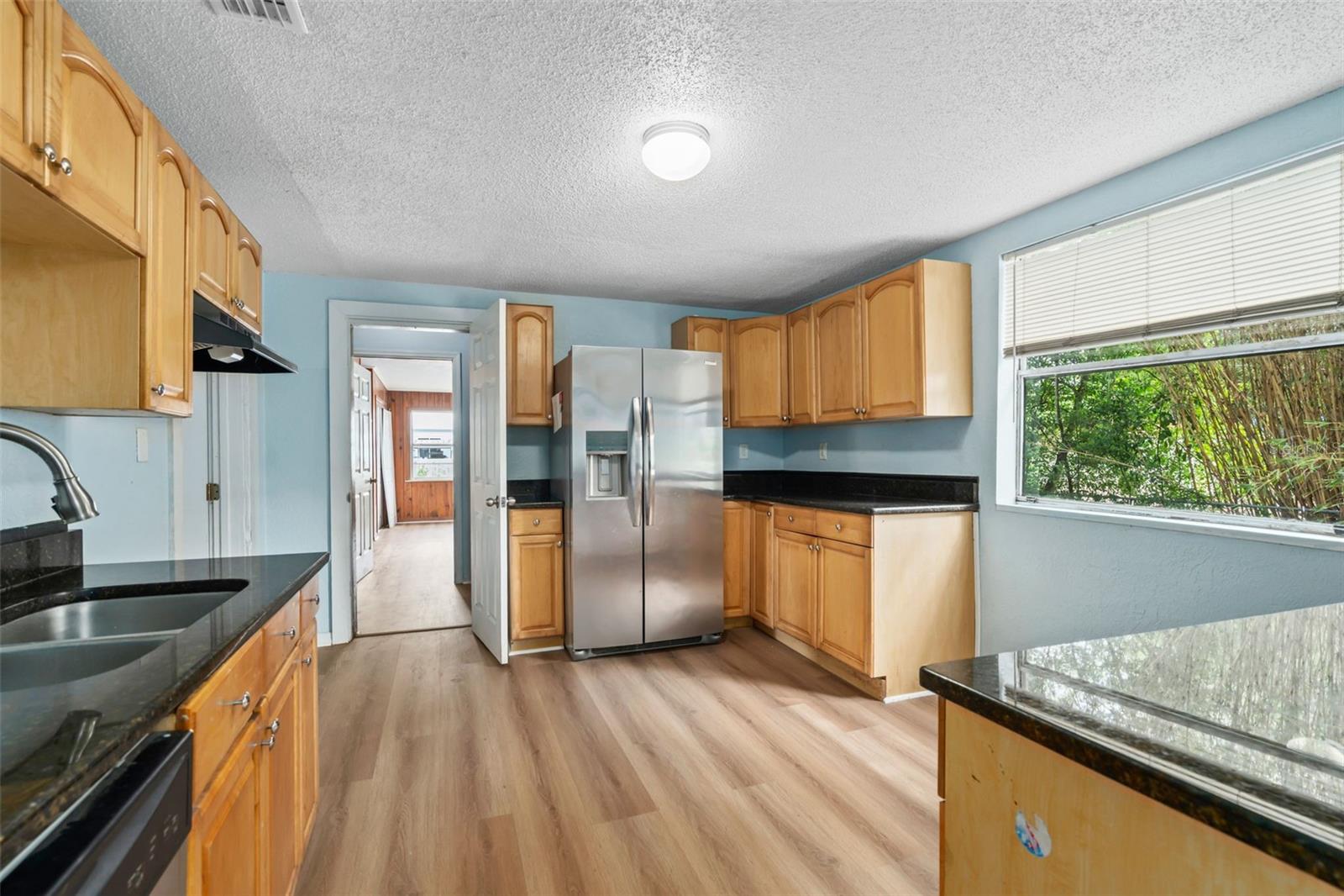 1516 E ELM RD