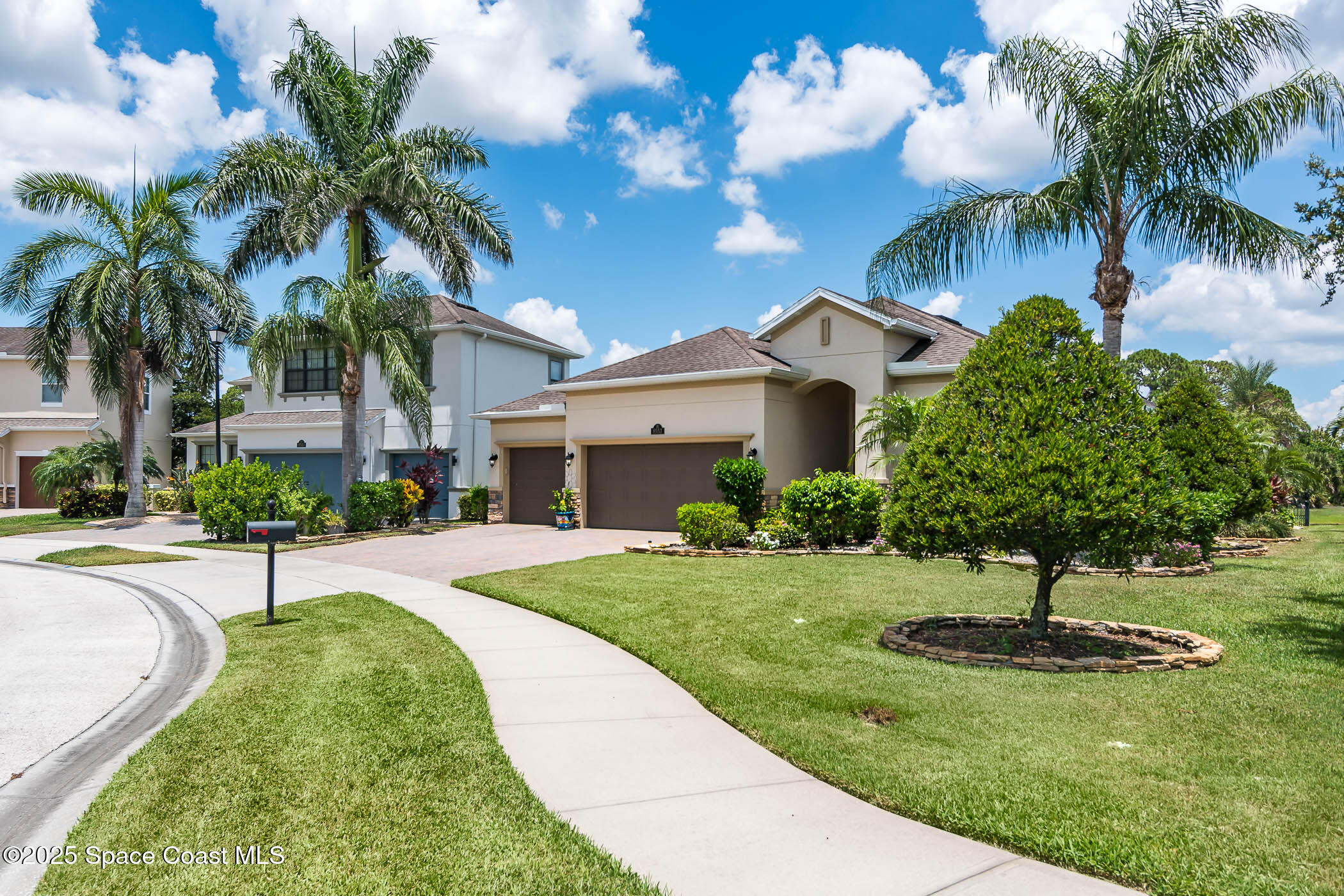 8553 Drayton Circle
