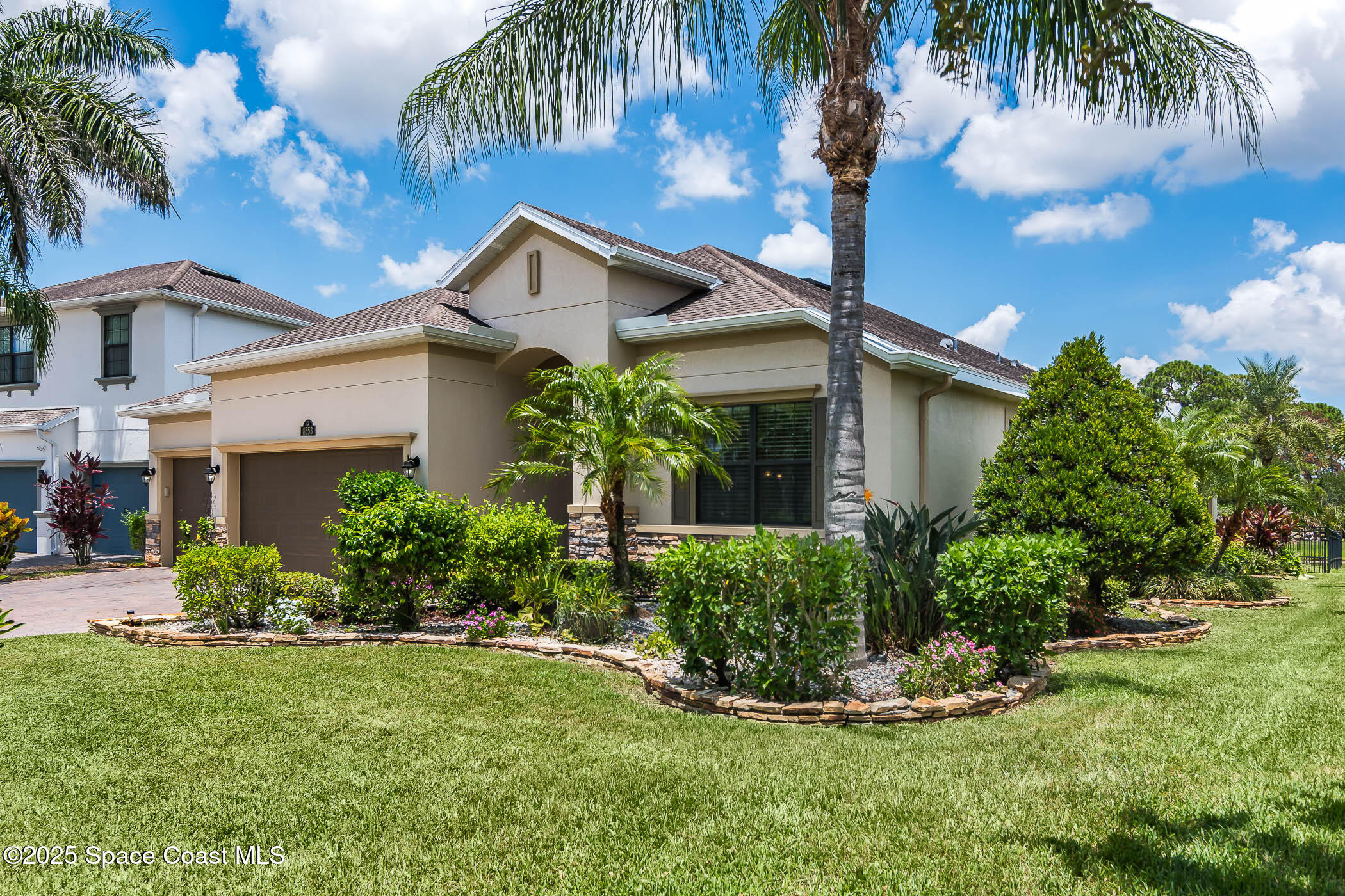 8553 Drayton Circle