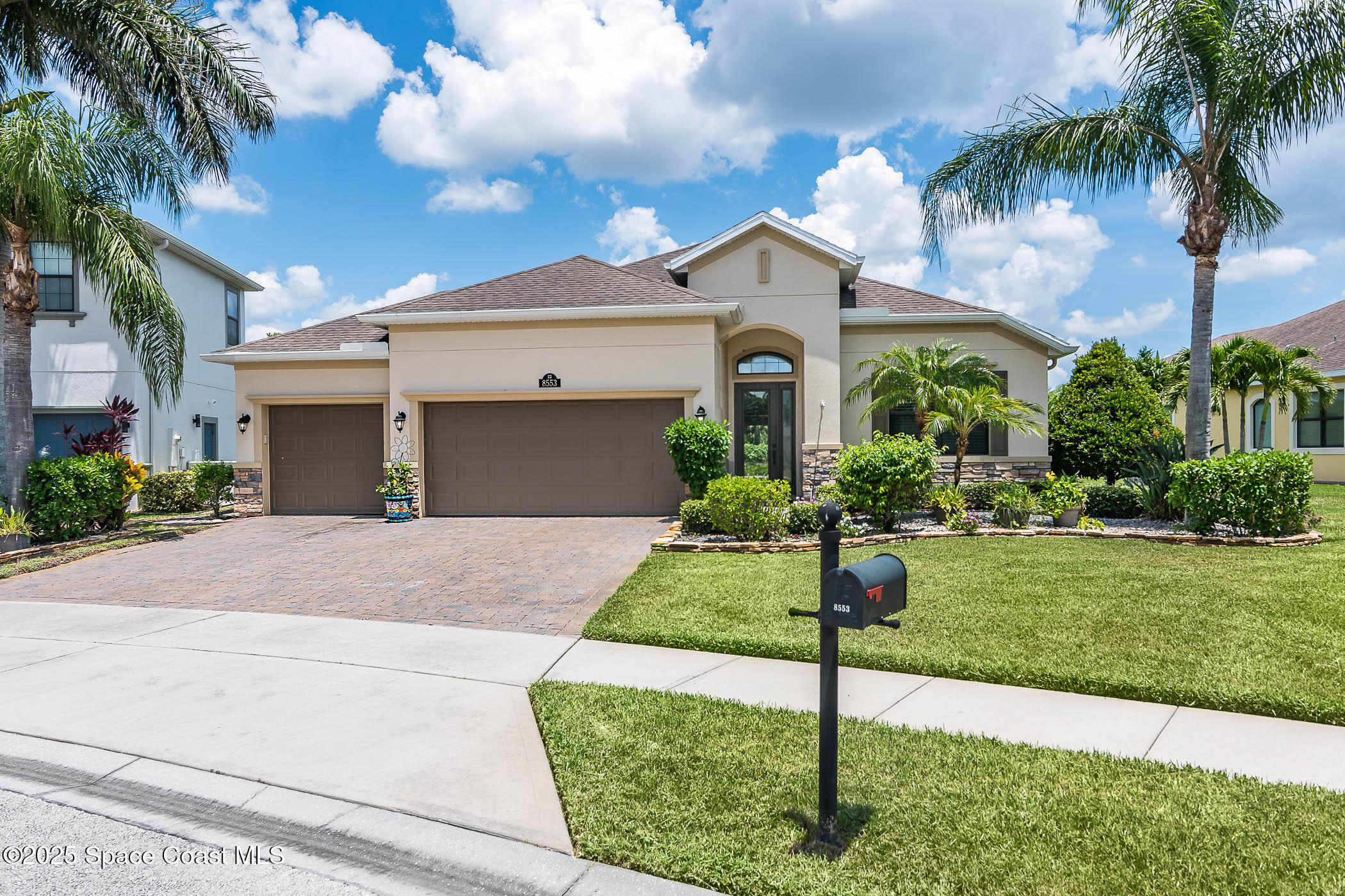 8553 Drayton Circle