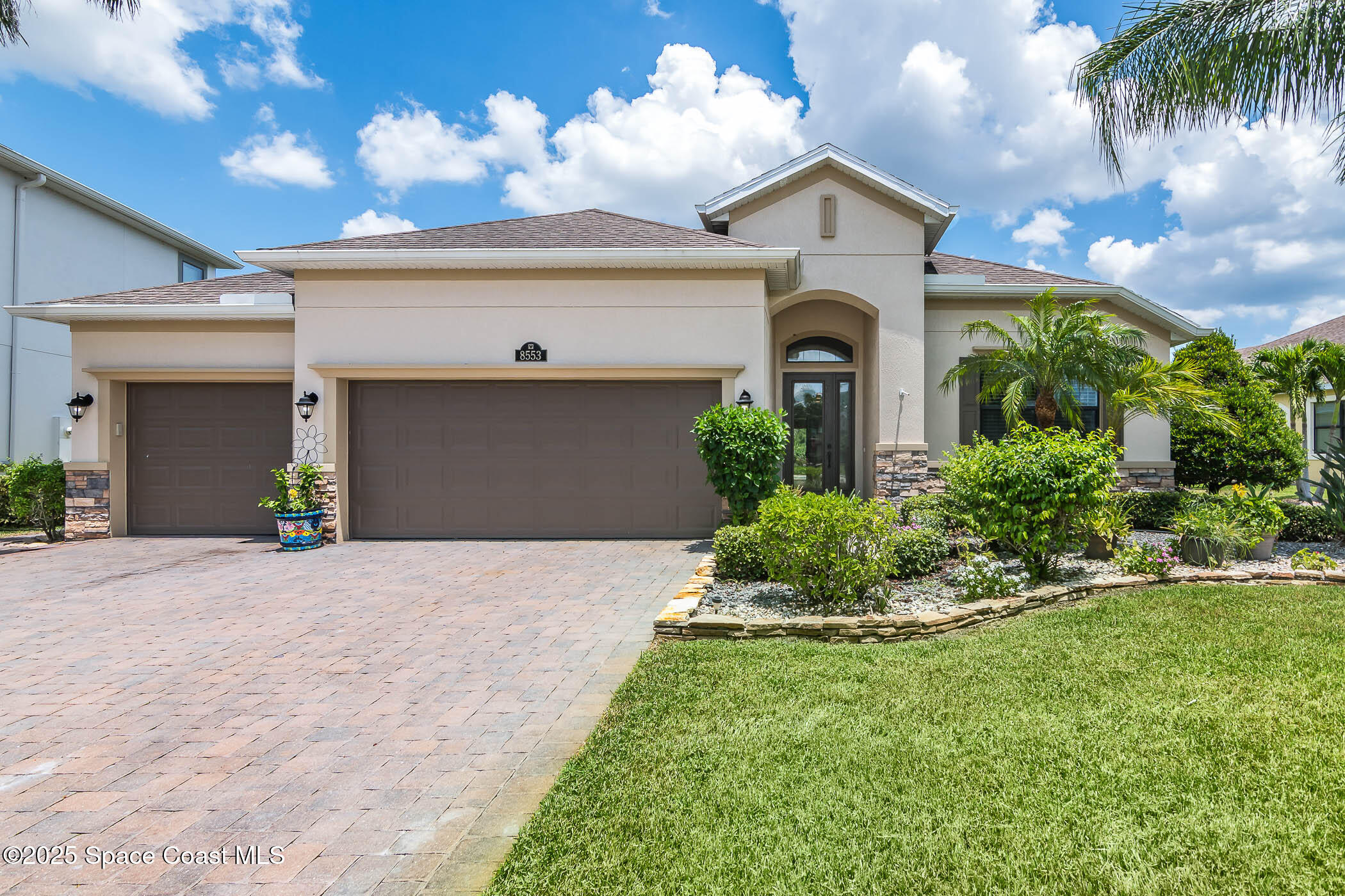 8553 Drayton Circle