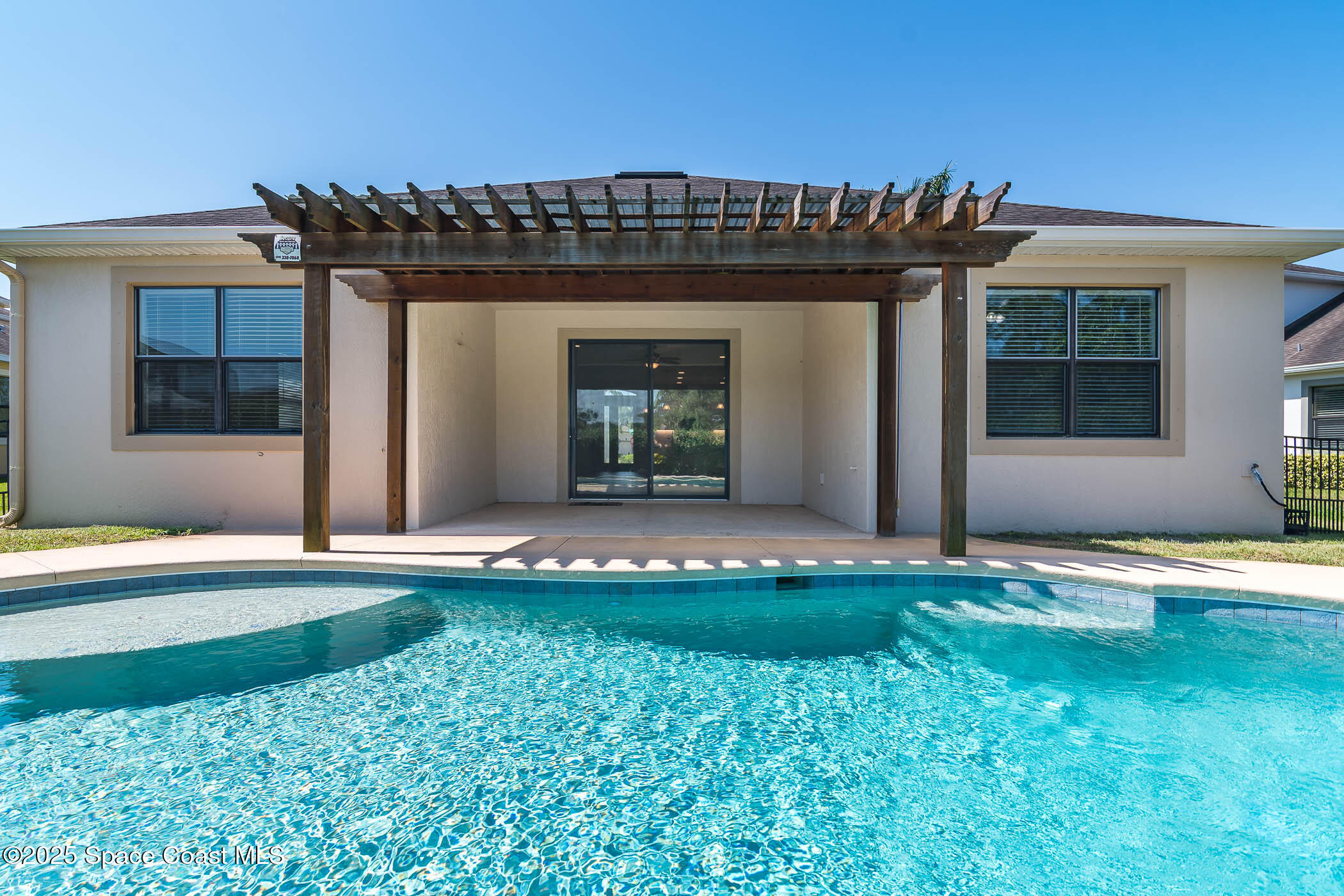 8553 Drayton Circle