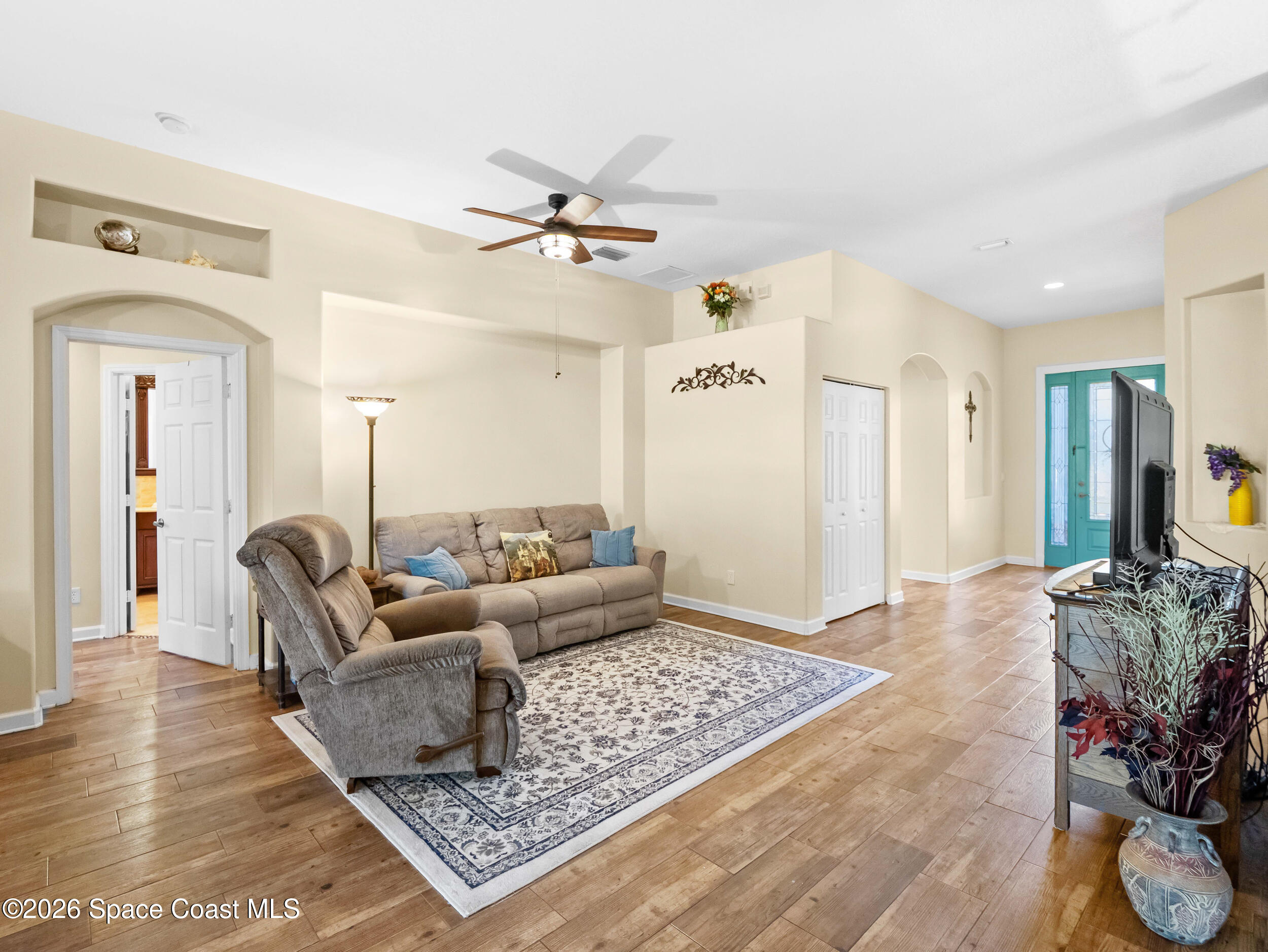 319 Gardendale Circle SE