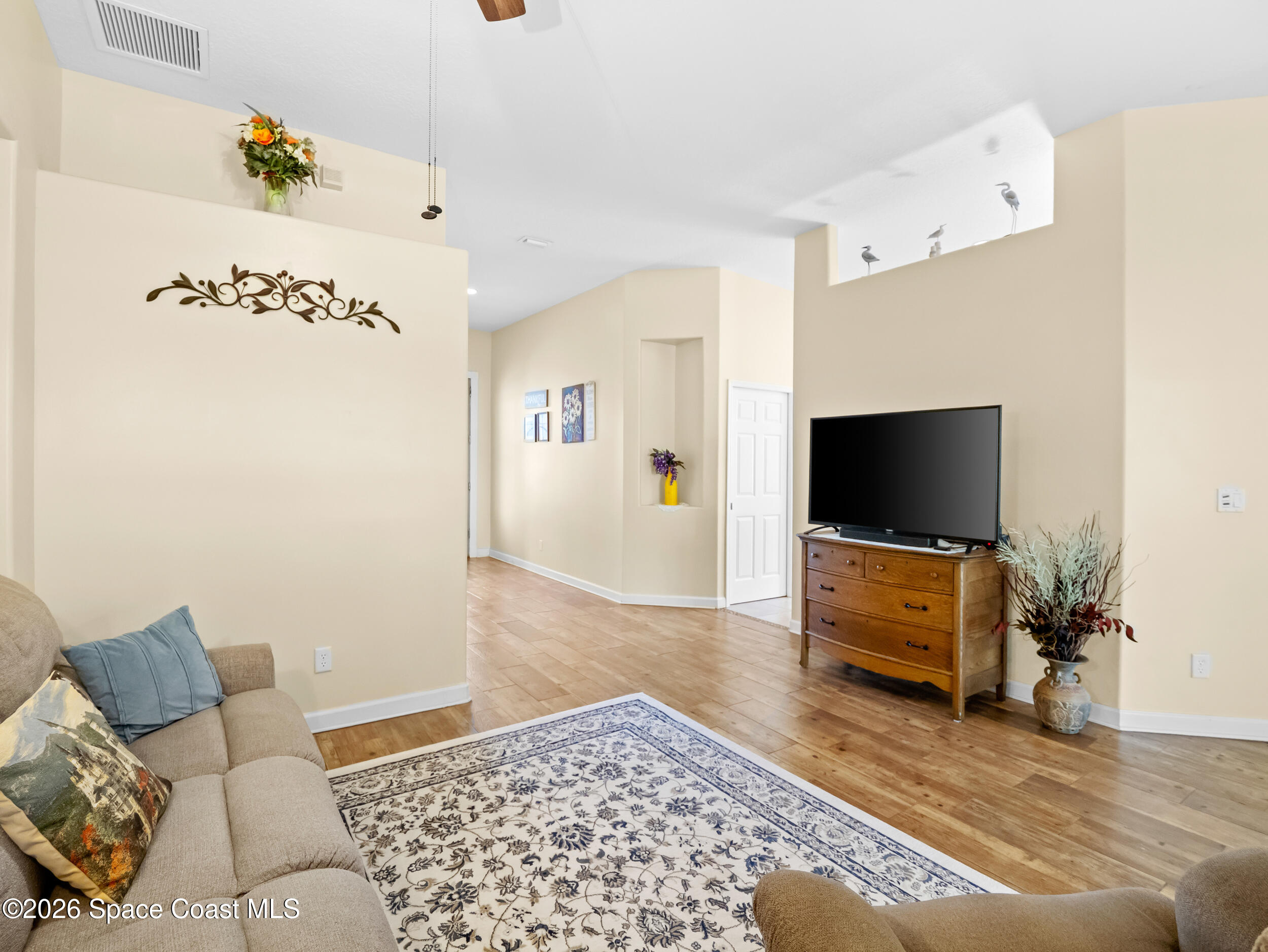 319 Gardendale Circle SE