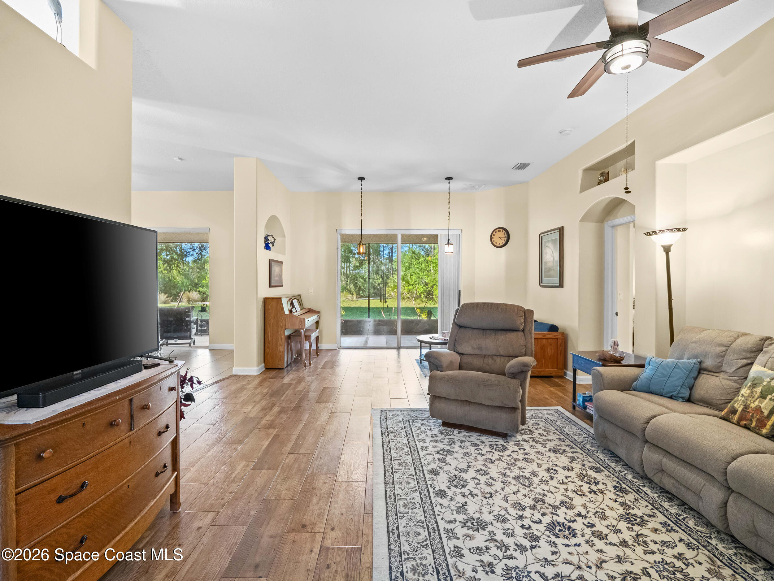 319 Gardendale Circle SE