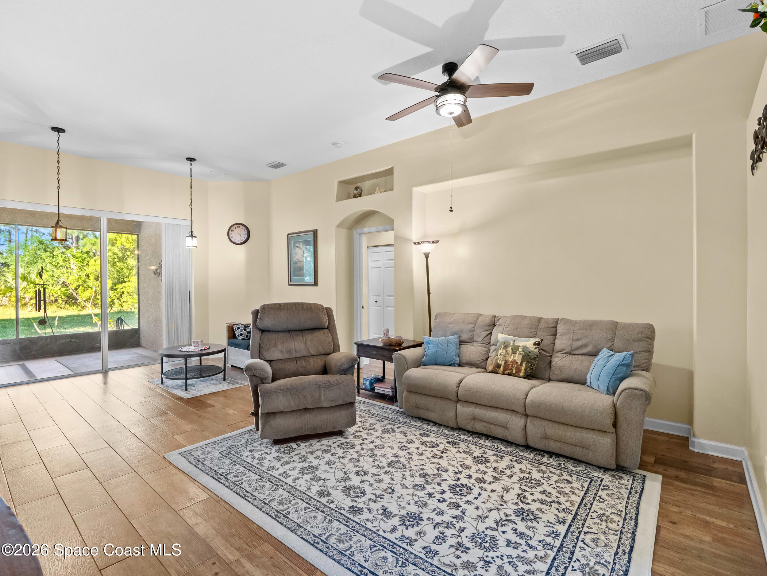 319 Gardendale Circle SE
