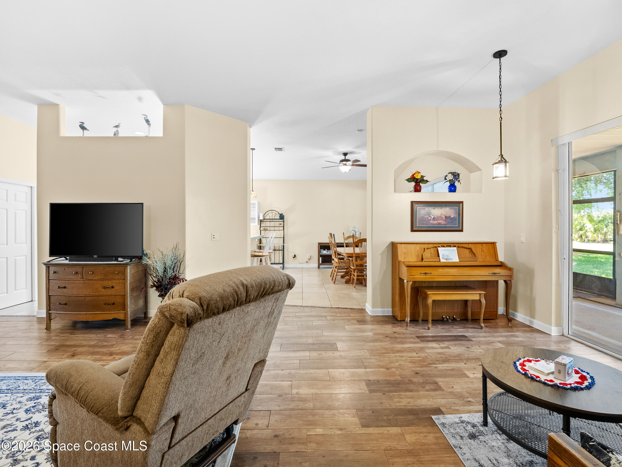 319 Gardendale Circle SE
