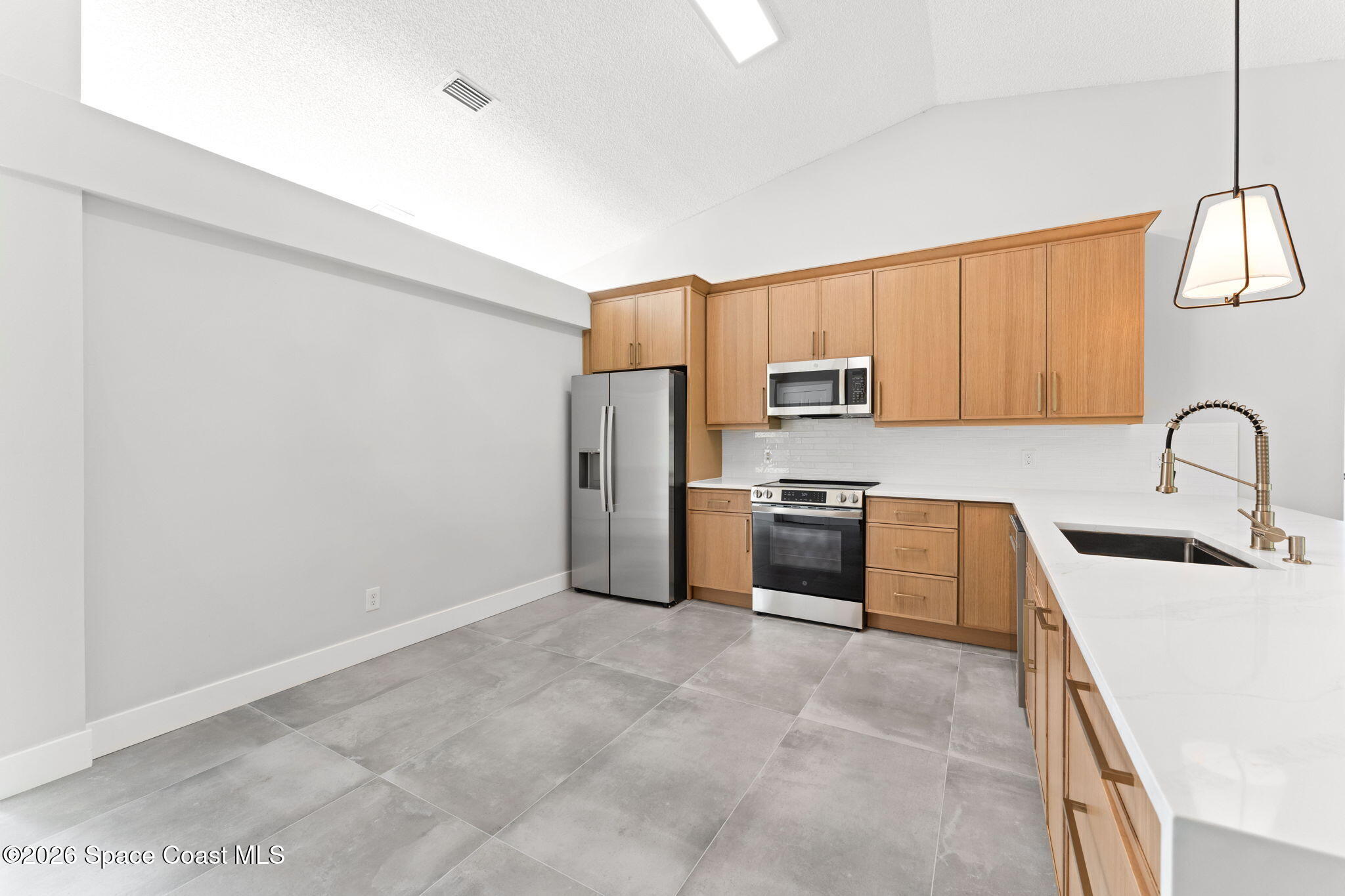 1384 Hill Avenue