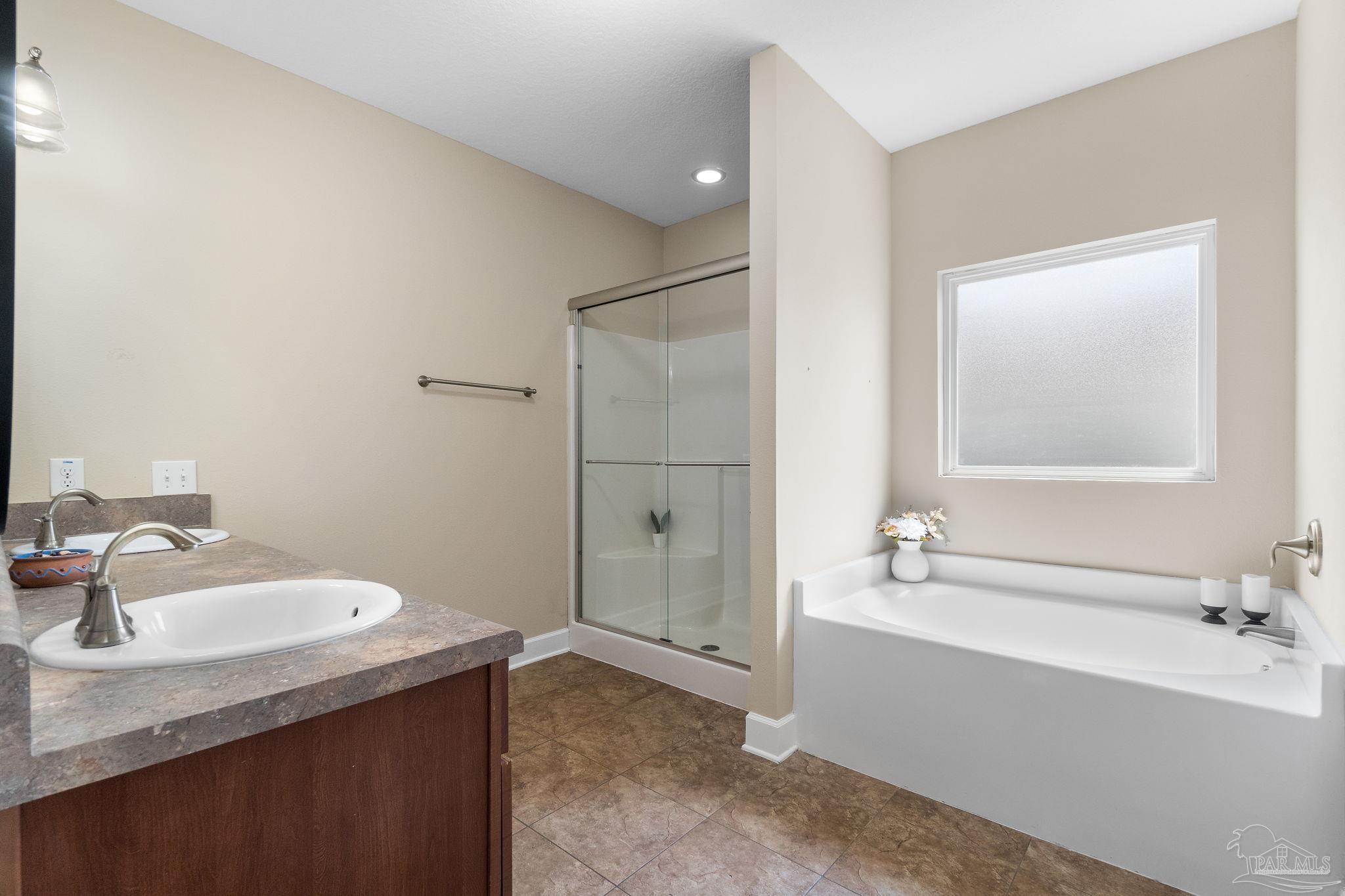 5740 Blackhorse Cir