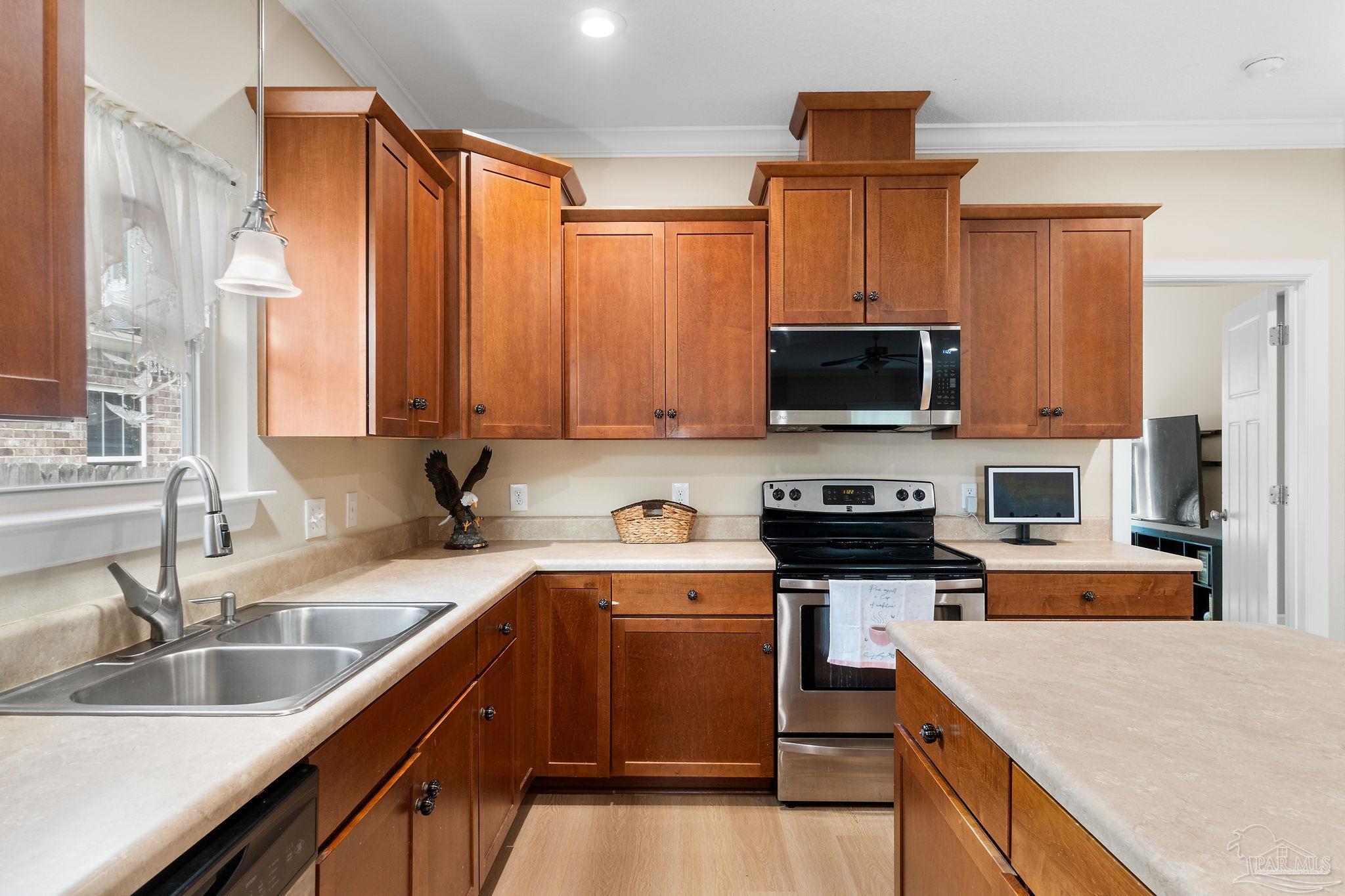 5740 Blackhorse Cir