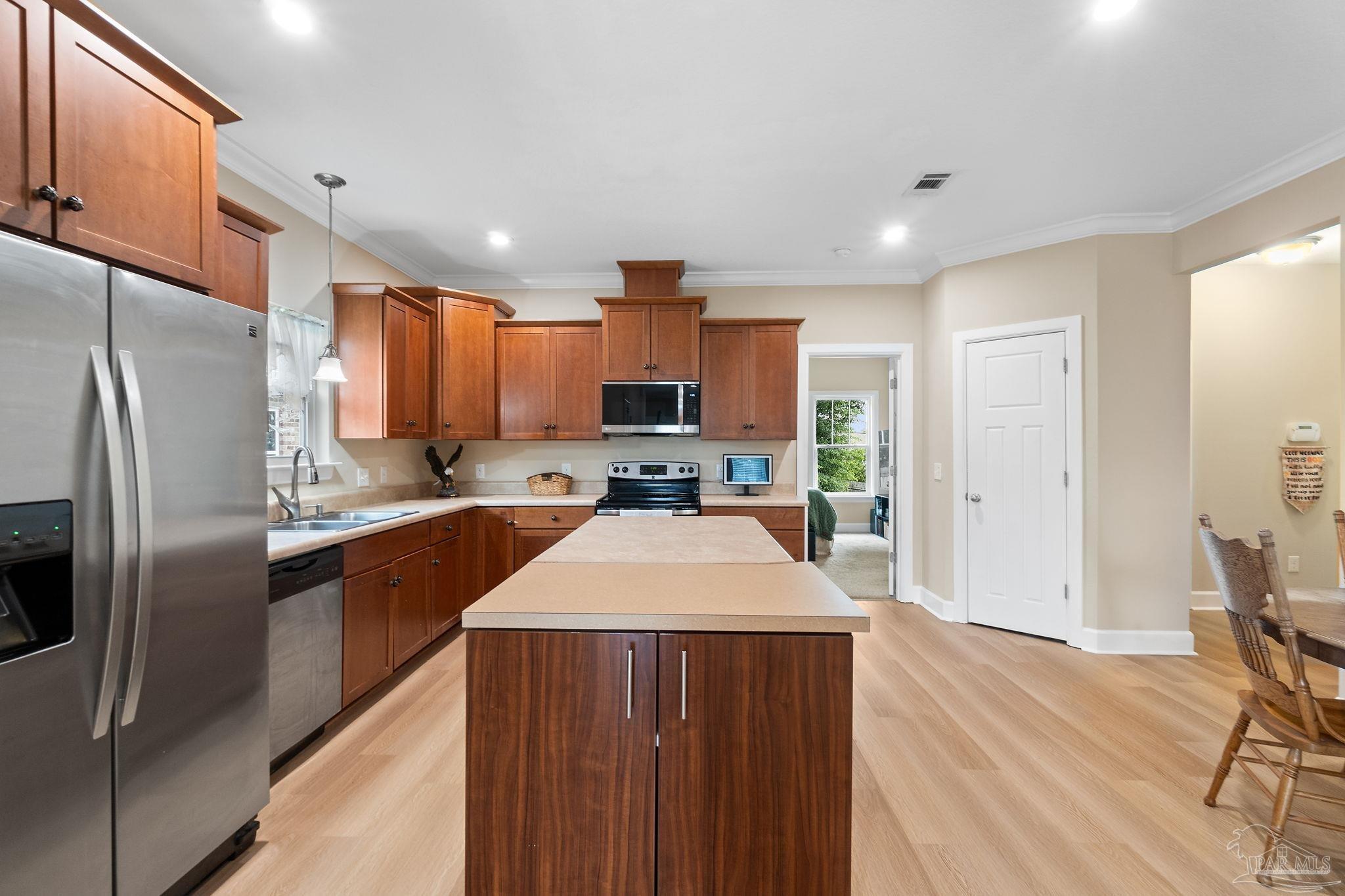 5740 Blackhorse Cir