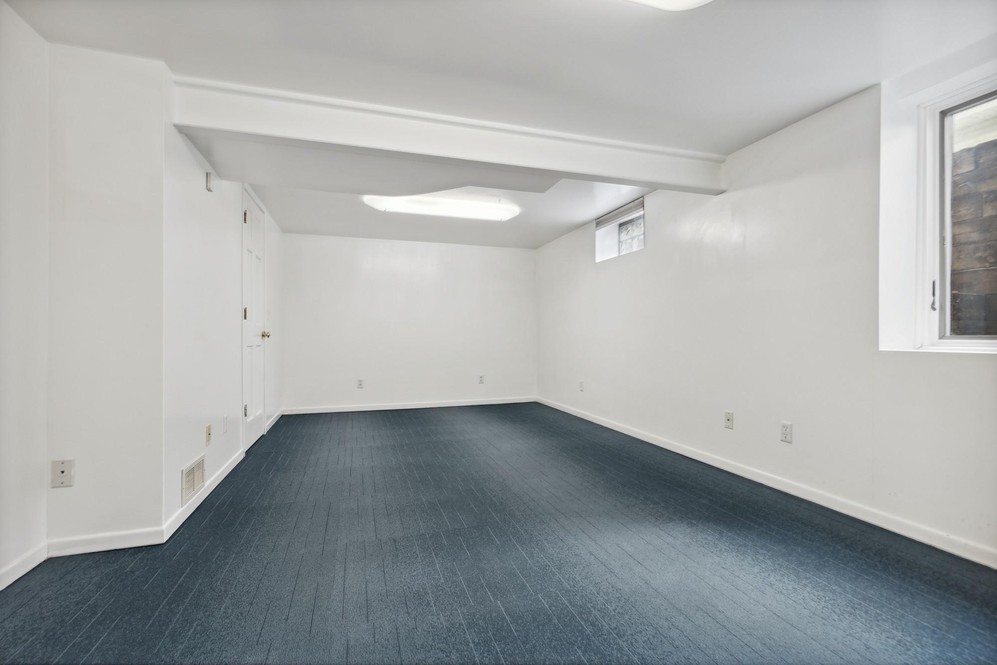 952 Duchess Lane