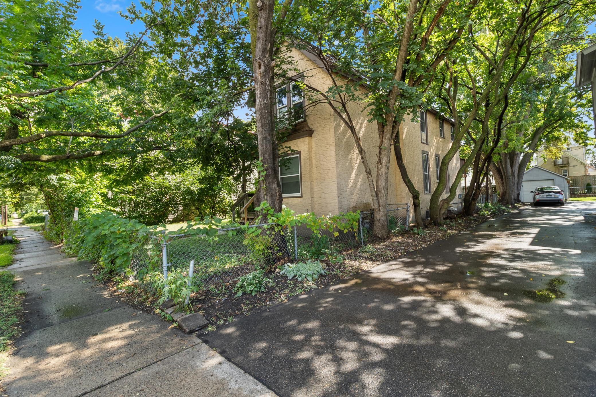 292-294 Thomas Avenue