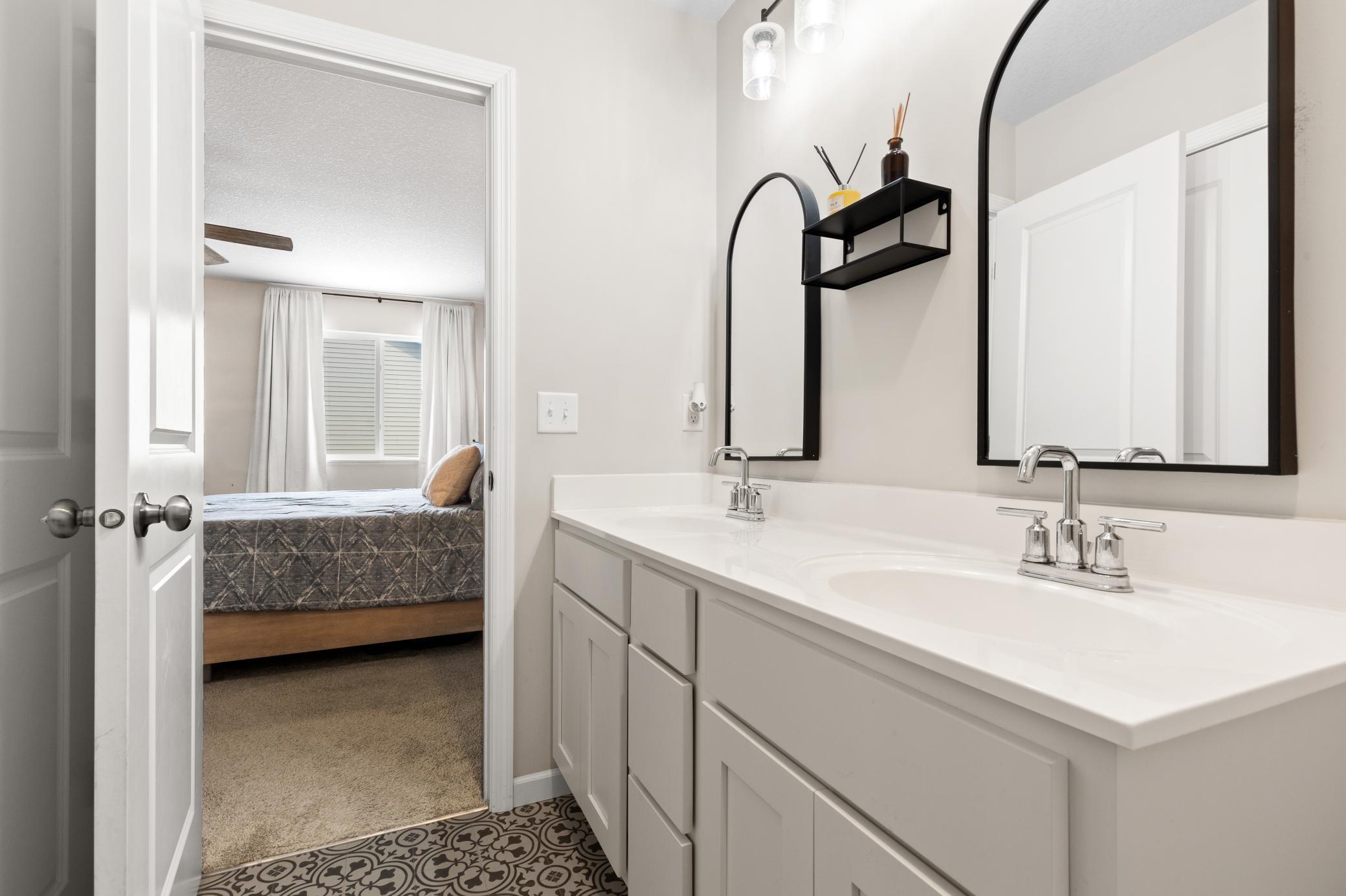 843 Hickory Curve