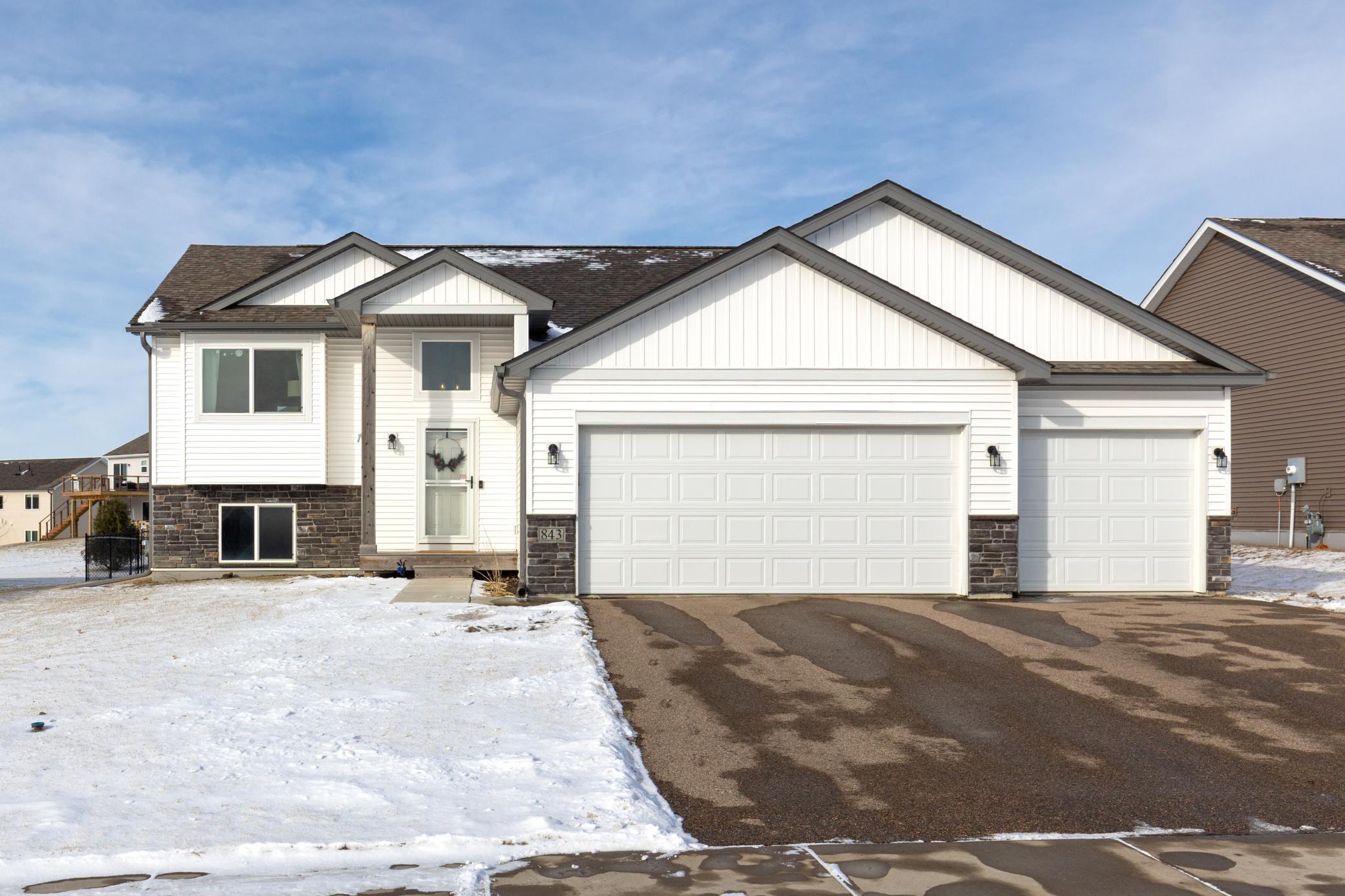 843 Hickory Curve