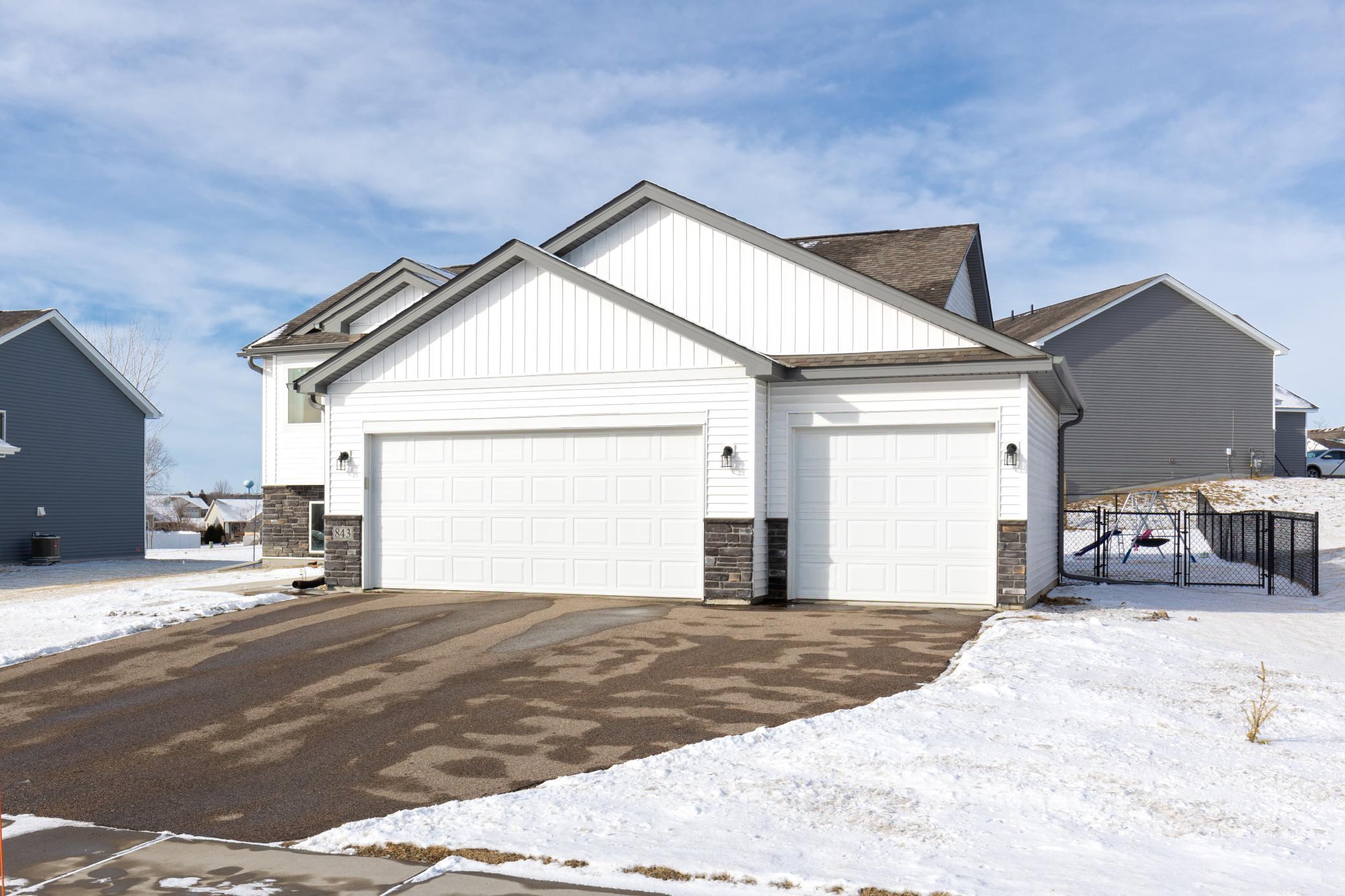843 Hickory Curve