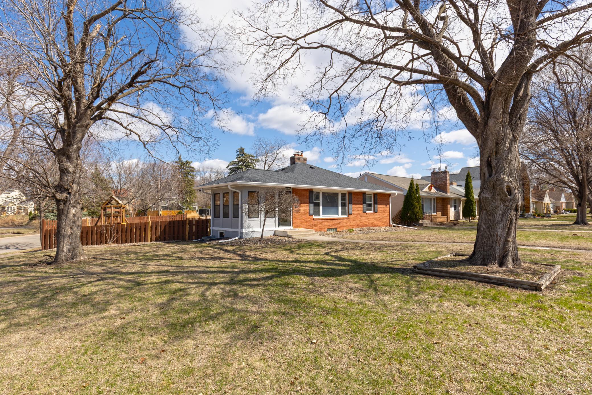 1616 E 57th Street