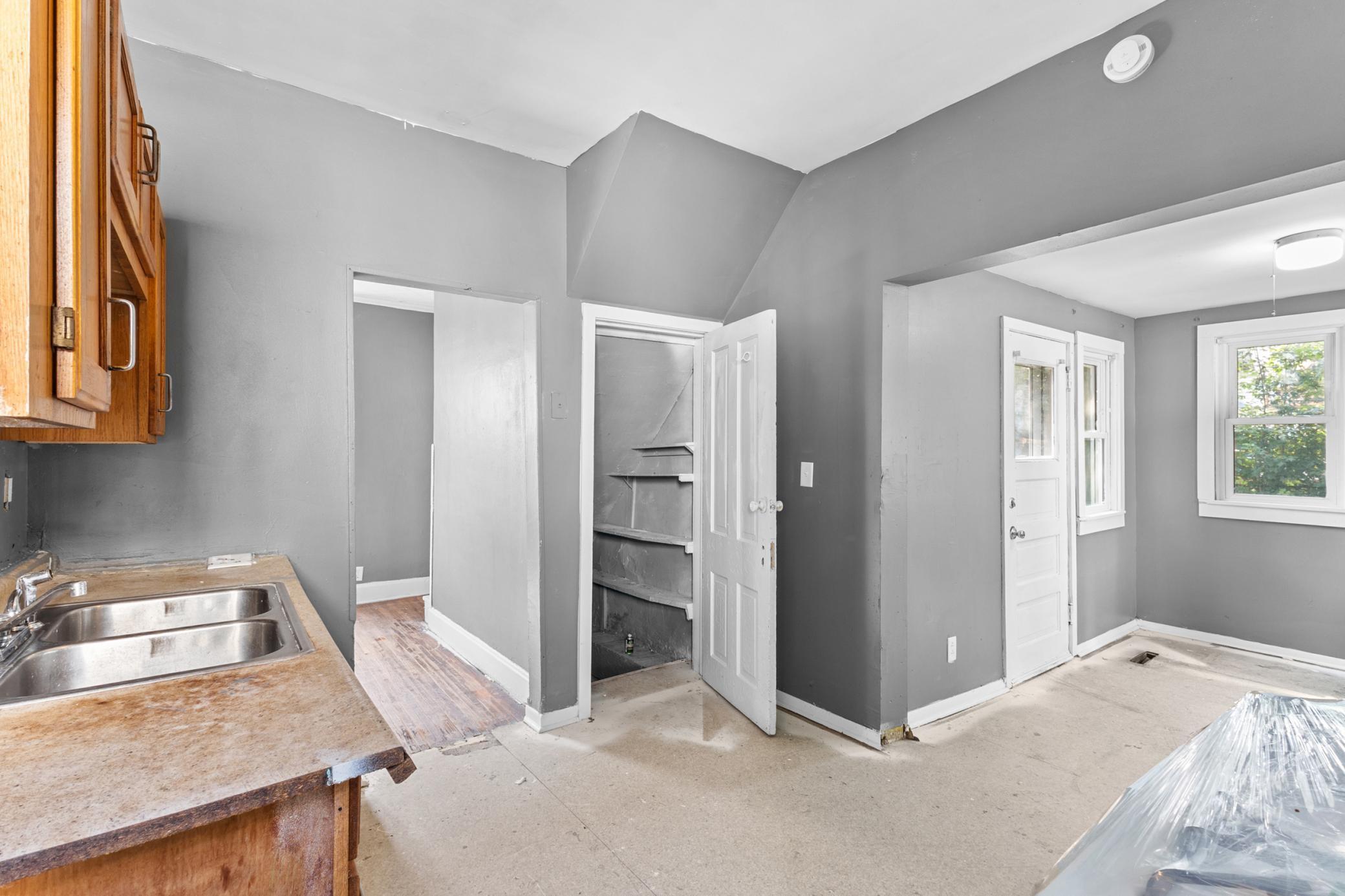 324 Van Buren Avenue