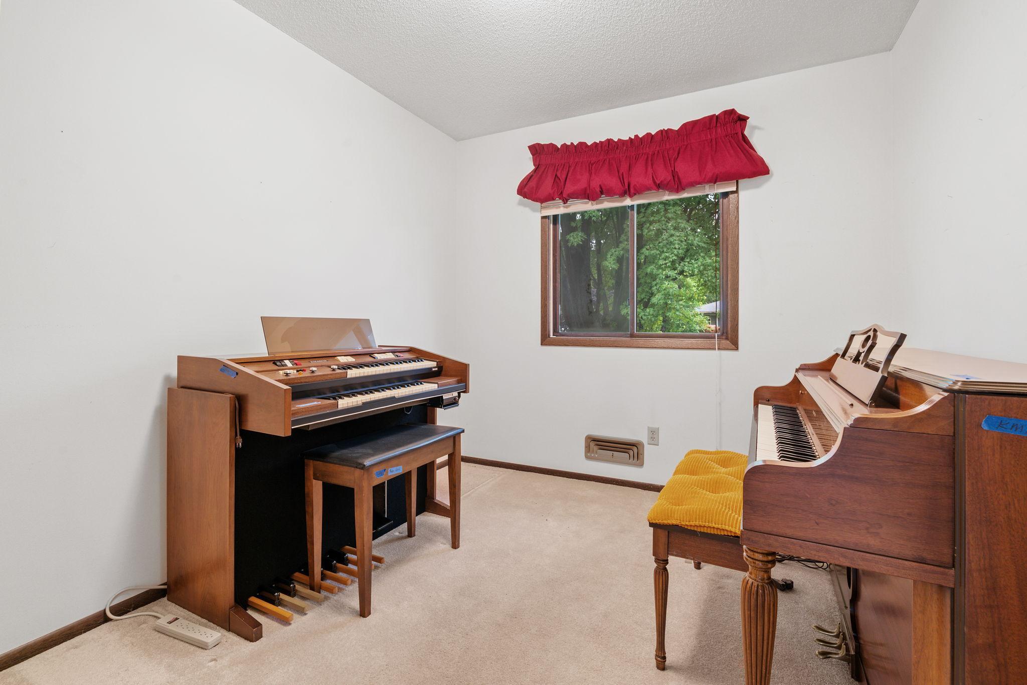 1381 Balsam Street E