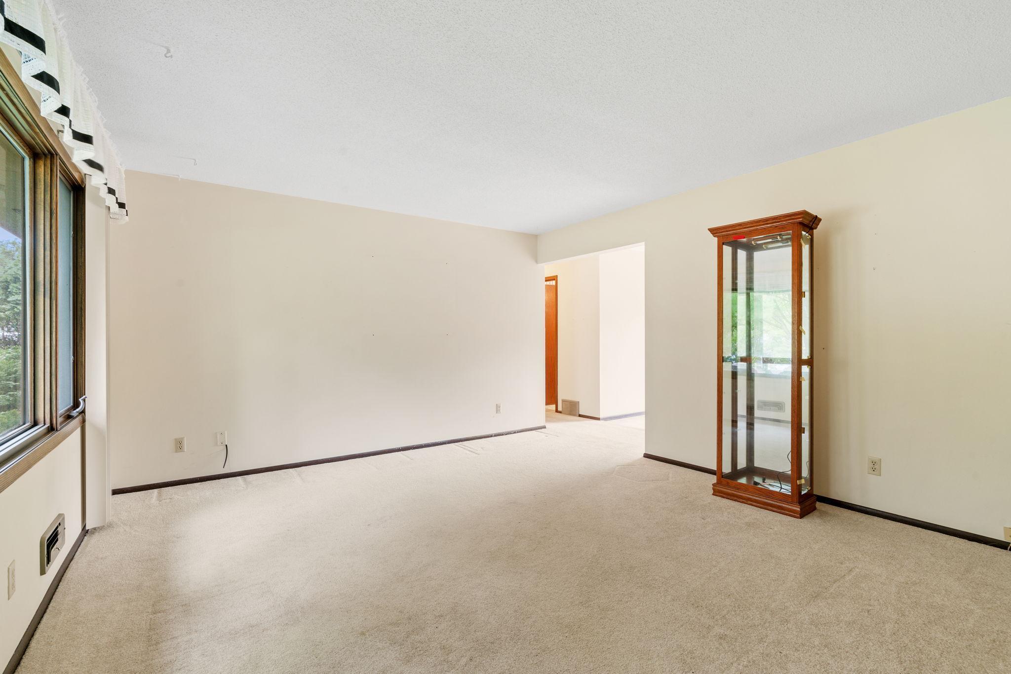 1381 Balsam Street E