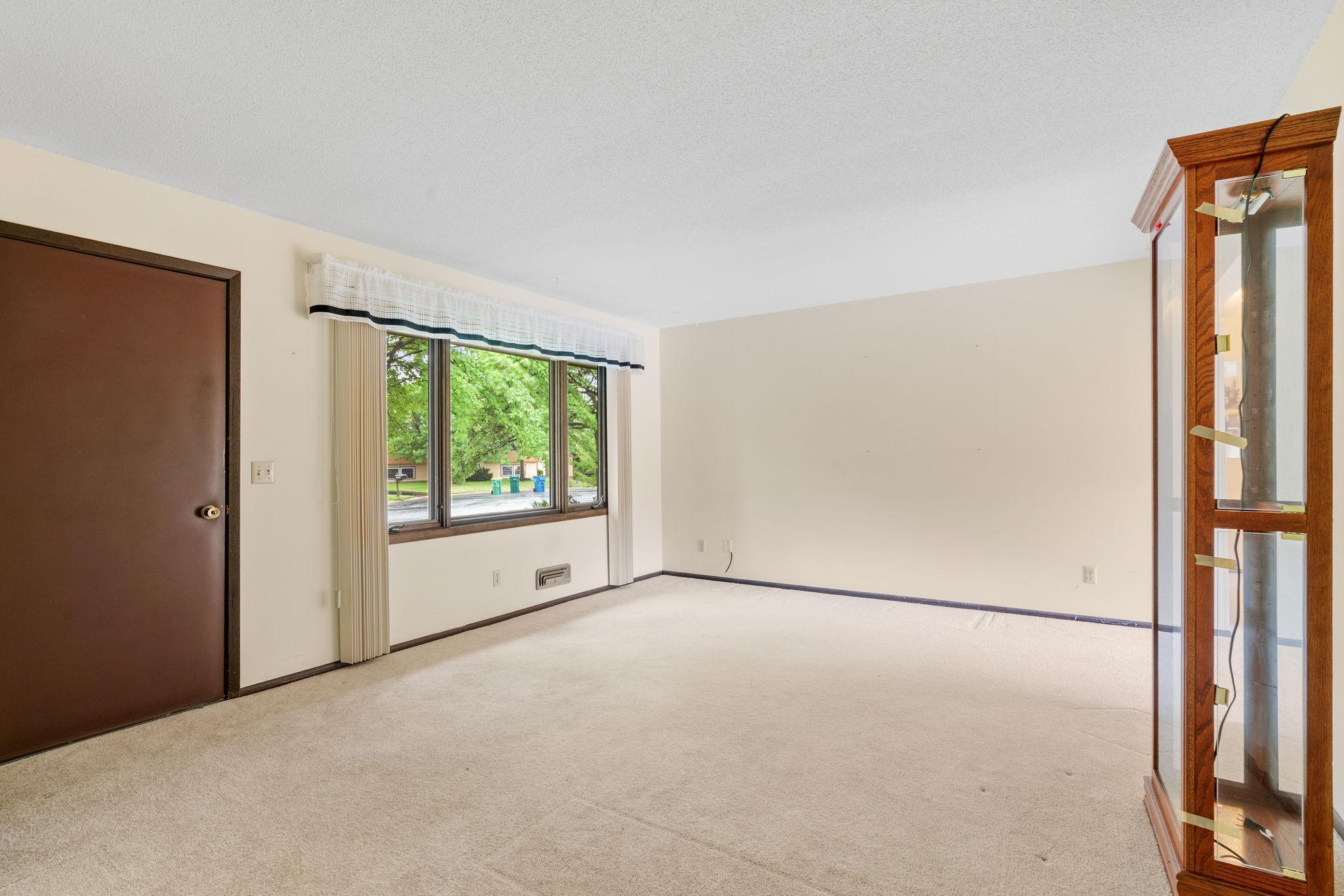 1381 Balsam Street E