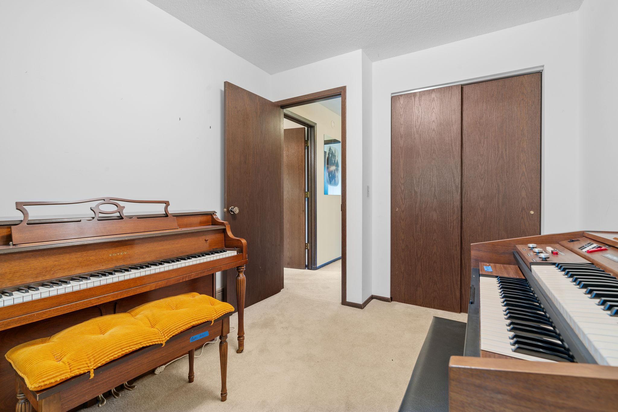 1381 Balsam Street E