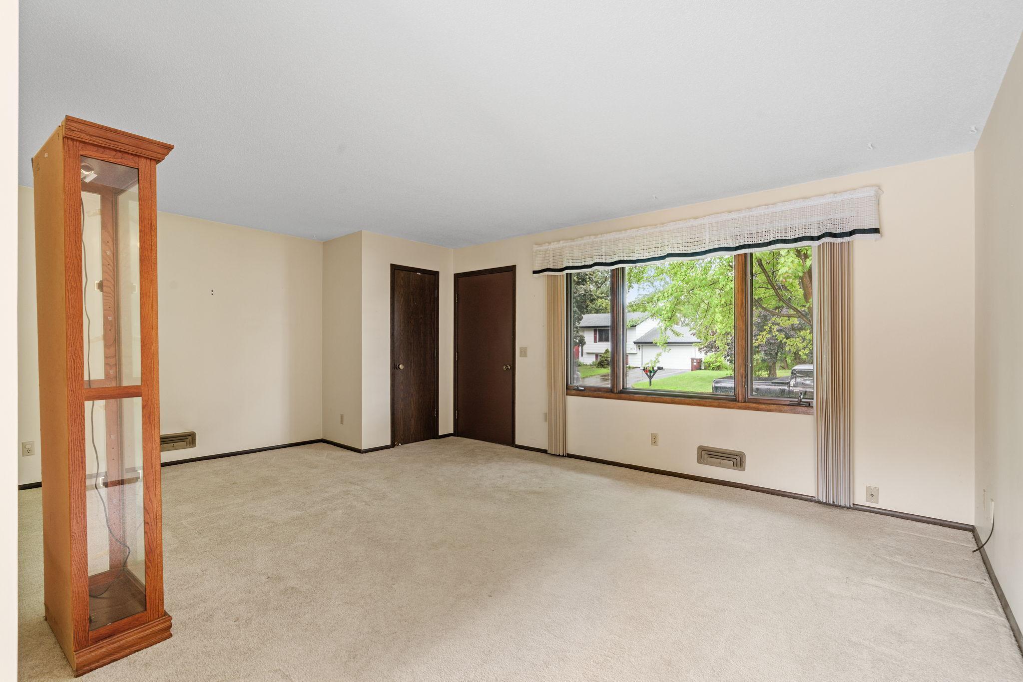 1381 Balsam Street E