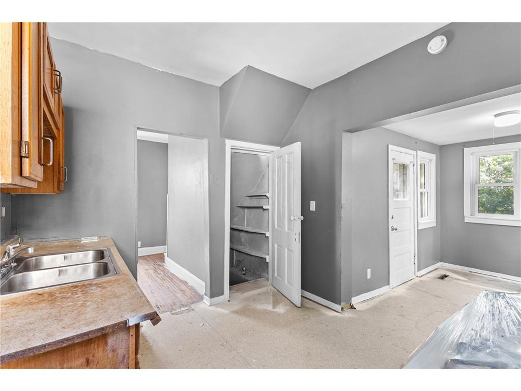 324 Van Buren Avenue