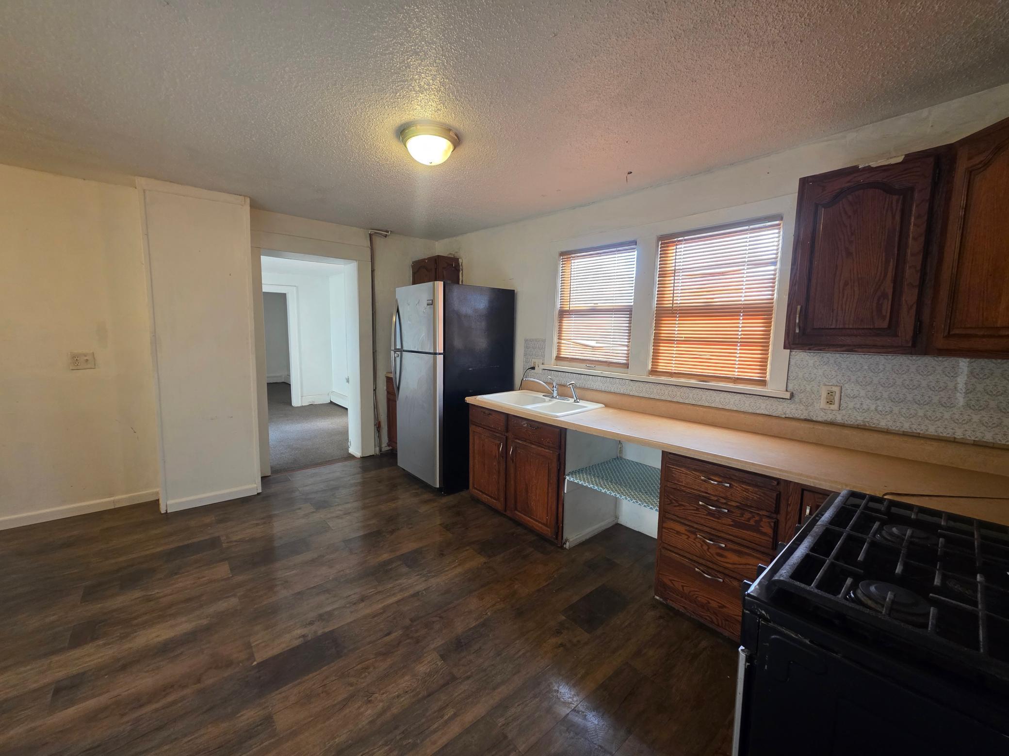 1123 6th Street E