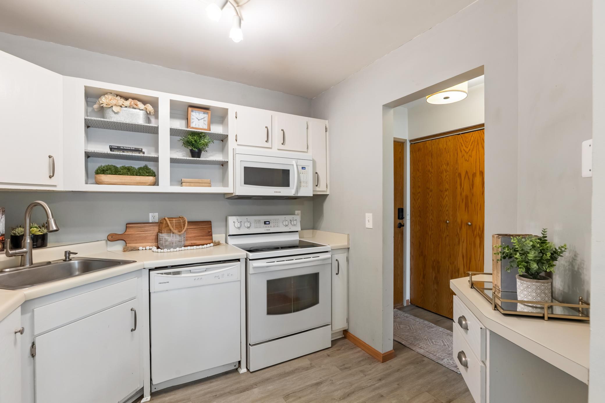 2425 E Franklin Avenue Unit: 205