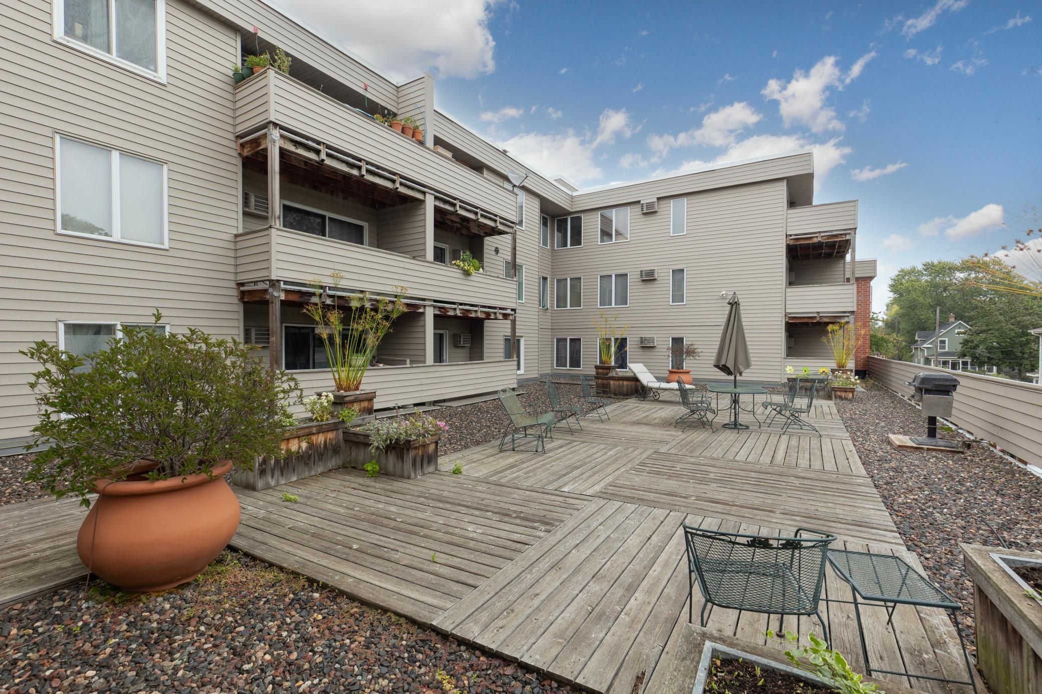 2425 E Franklin Avenue Unit: 205