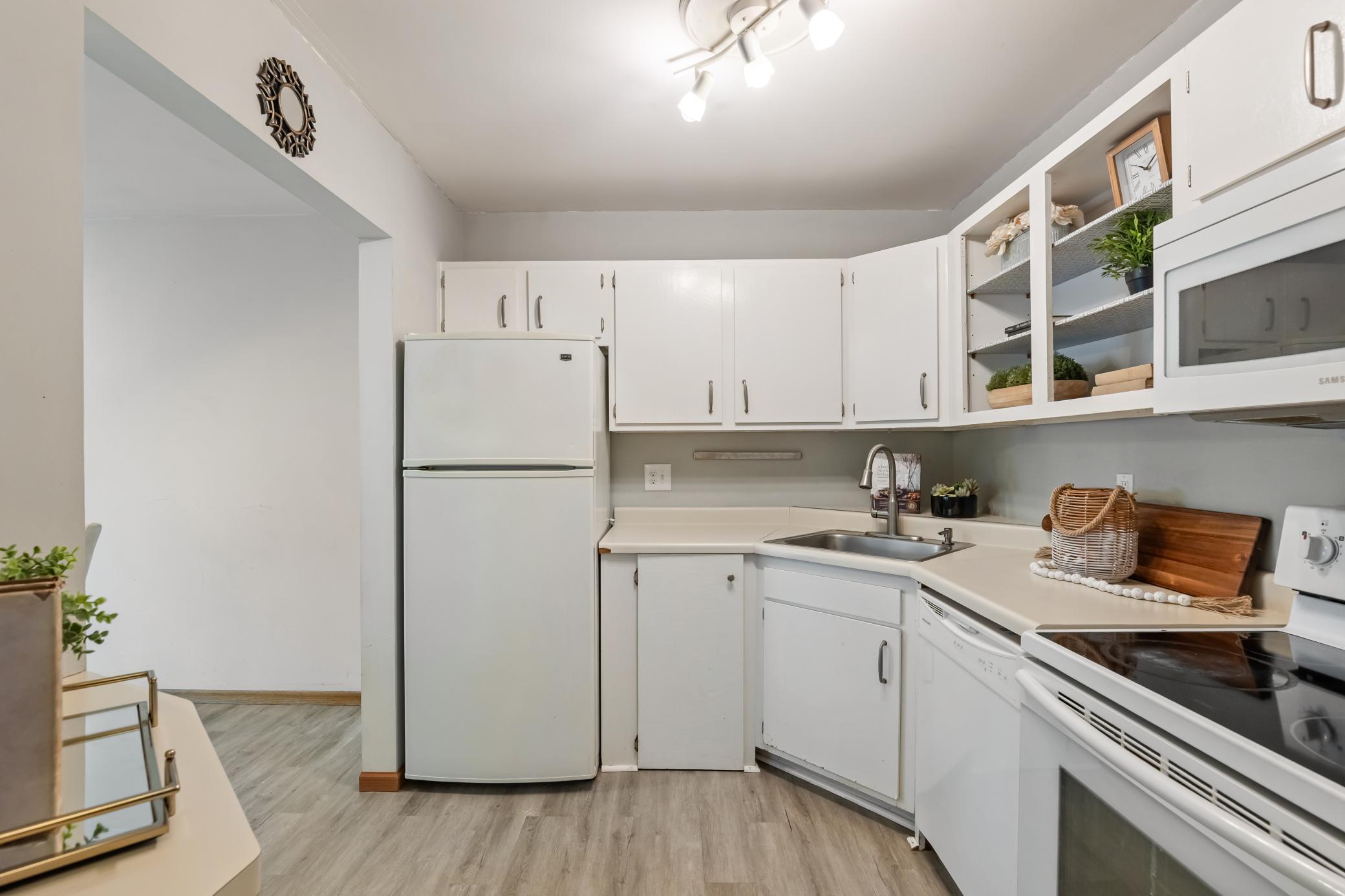 2425 E Franklin Avenue Unit: 205