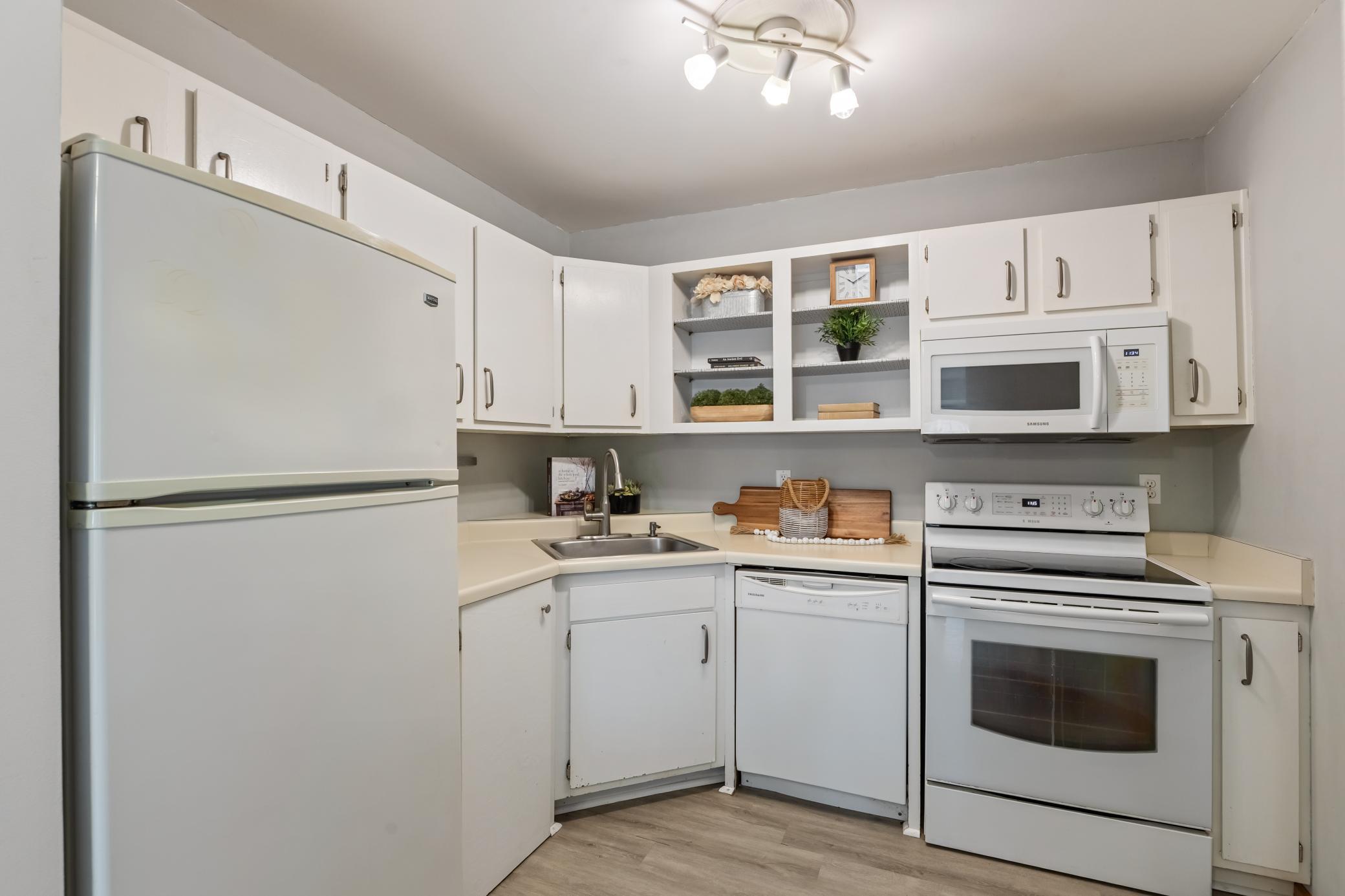 2425 E Franklin Avenue Unit: 205