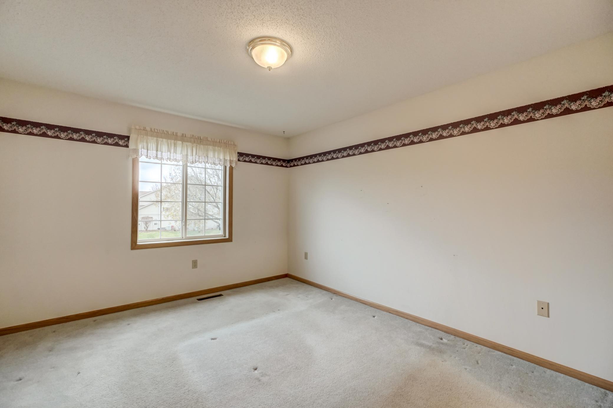 2405 Oakridge Circle