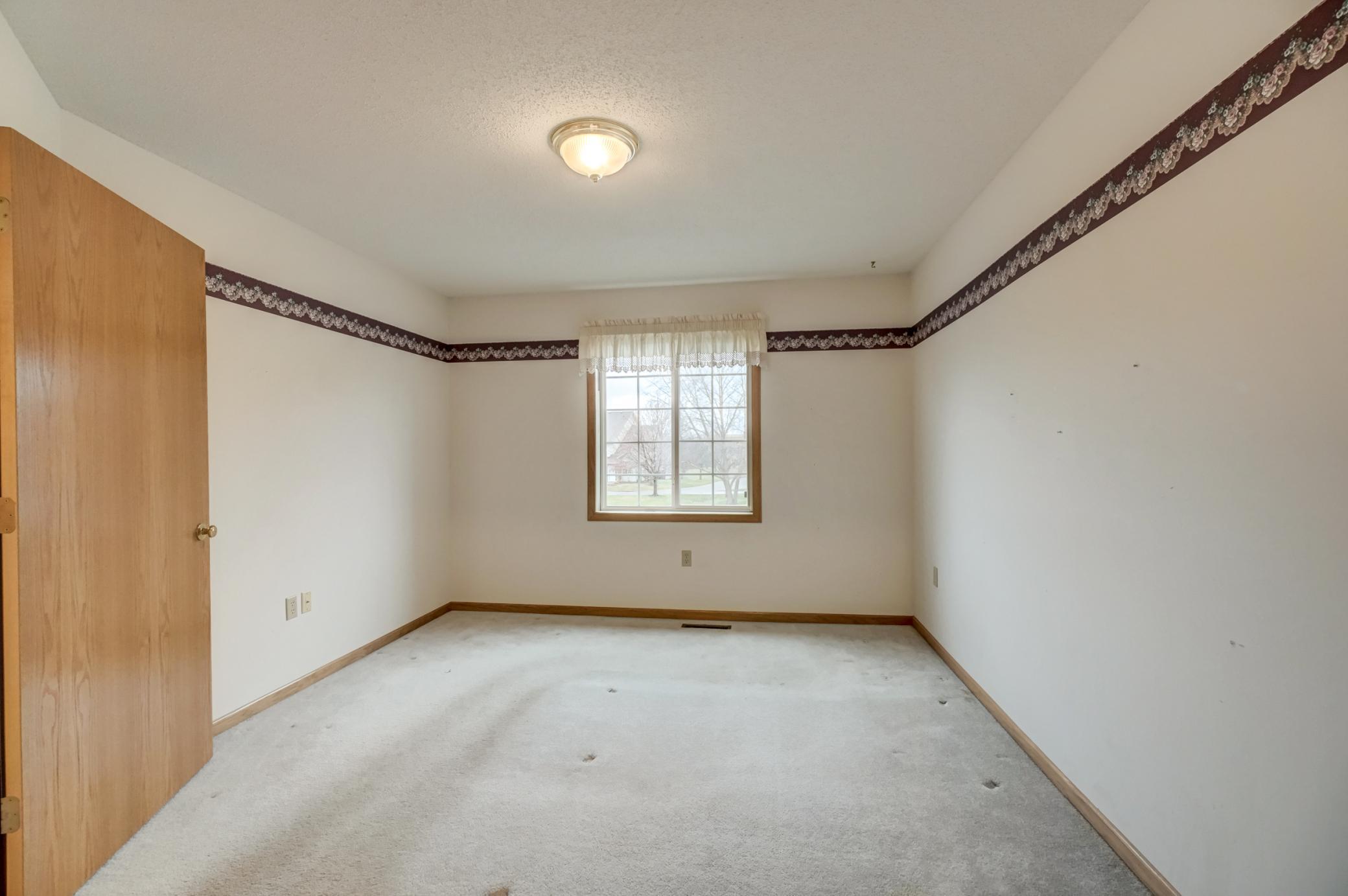 2405 Oakridge Circle