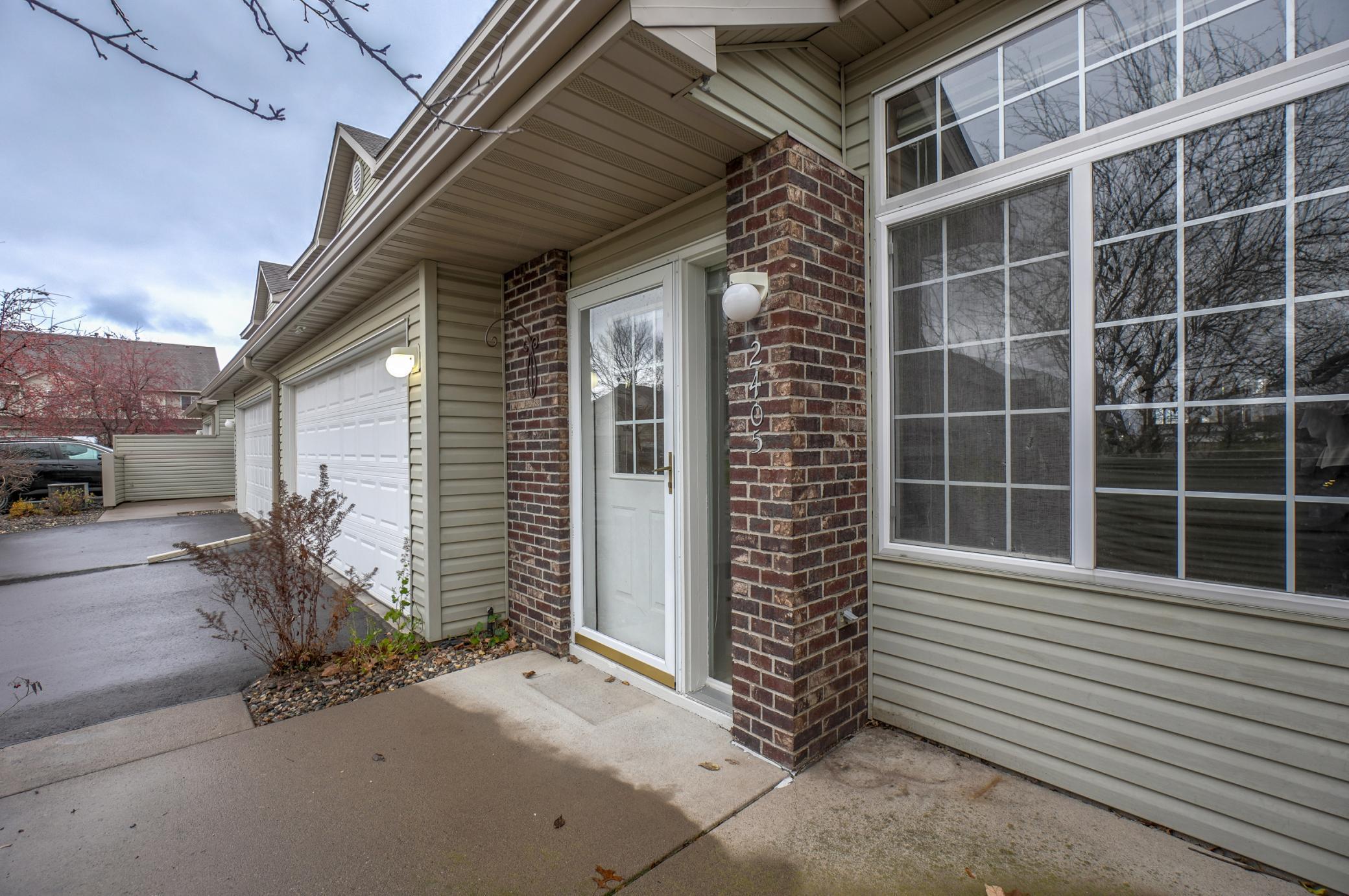2405 Oakridge Circle